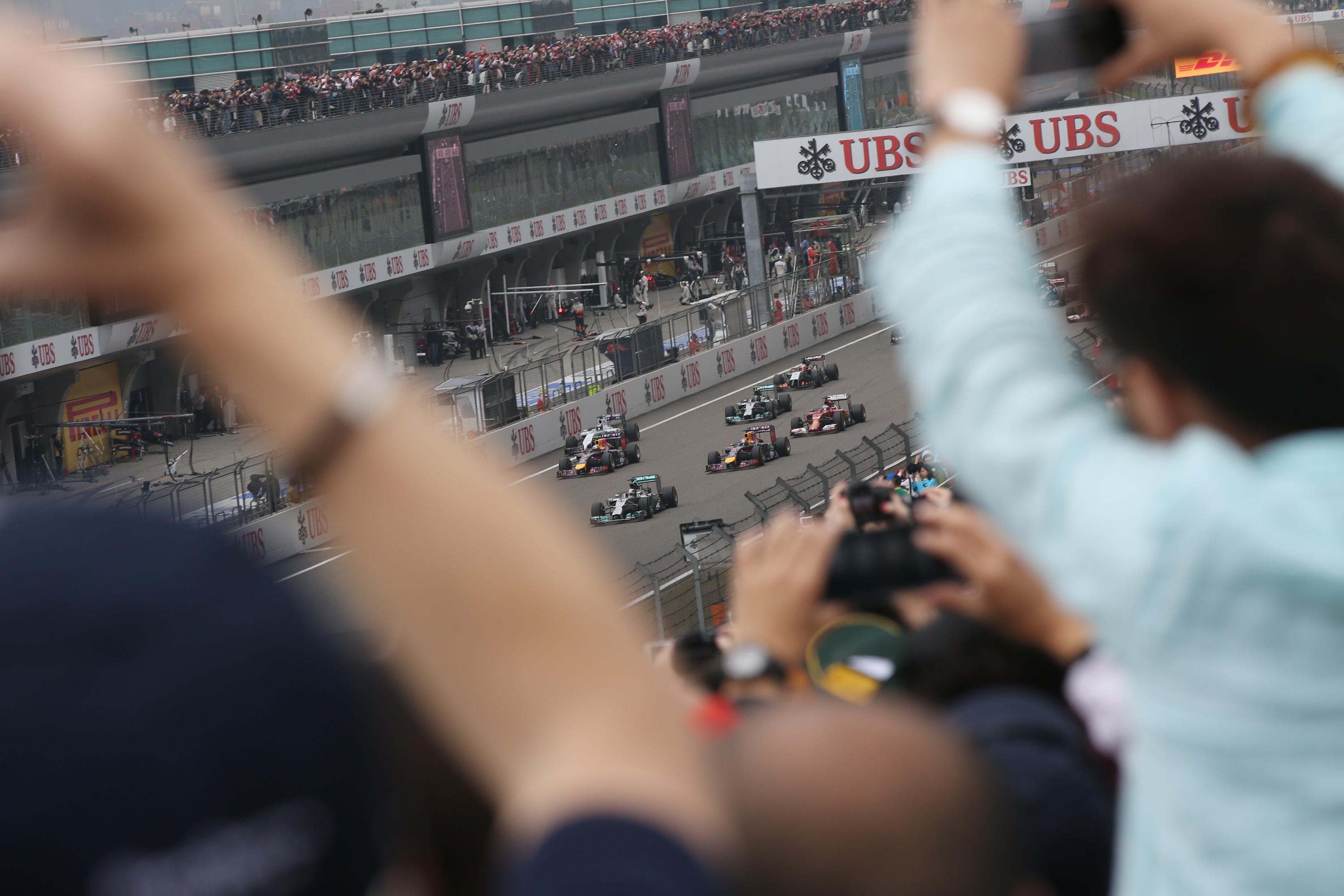 Hamilton wins third straight F1 race at Chinese GP