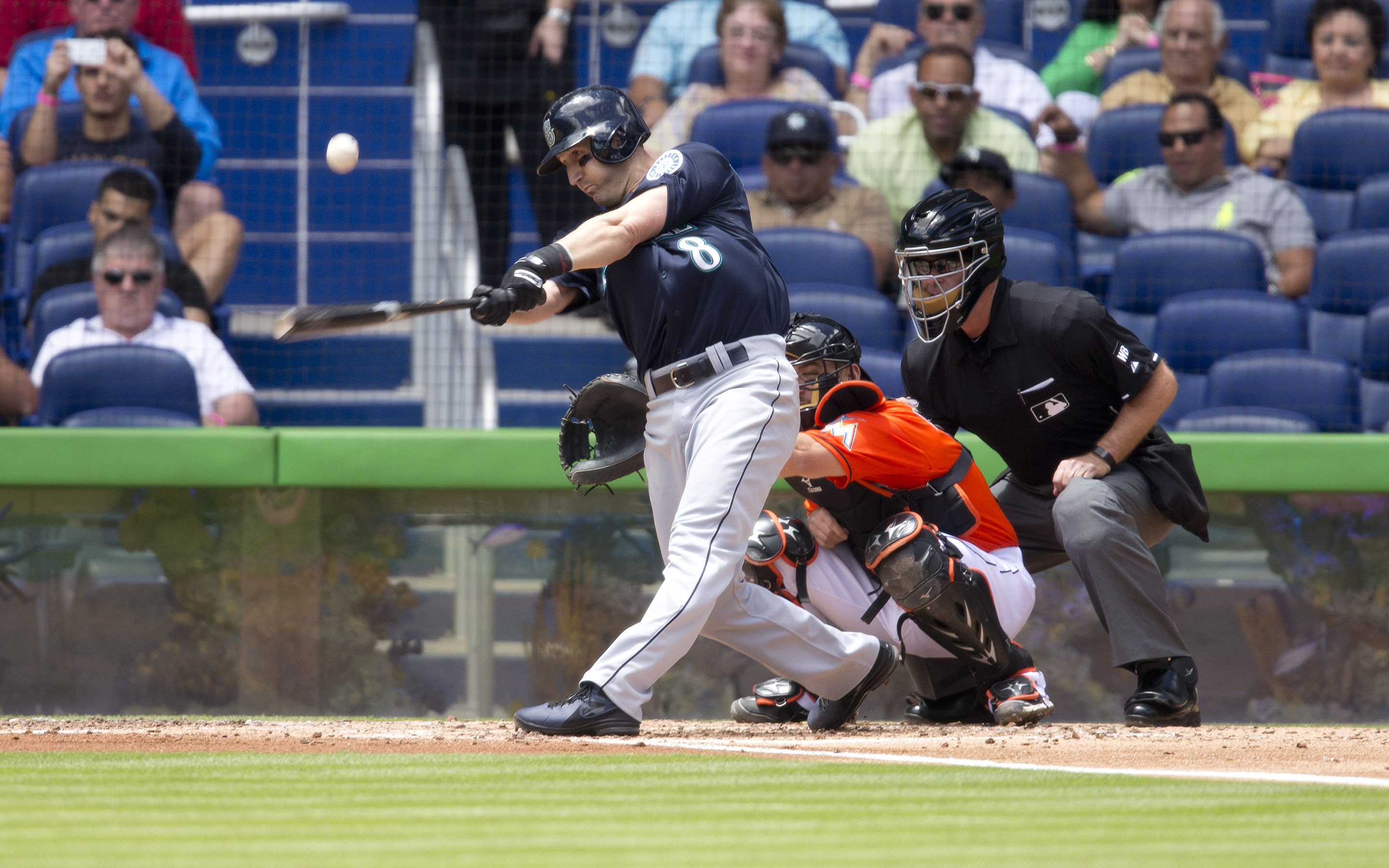 Marlins score 2 in 8th to sweep Mariners