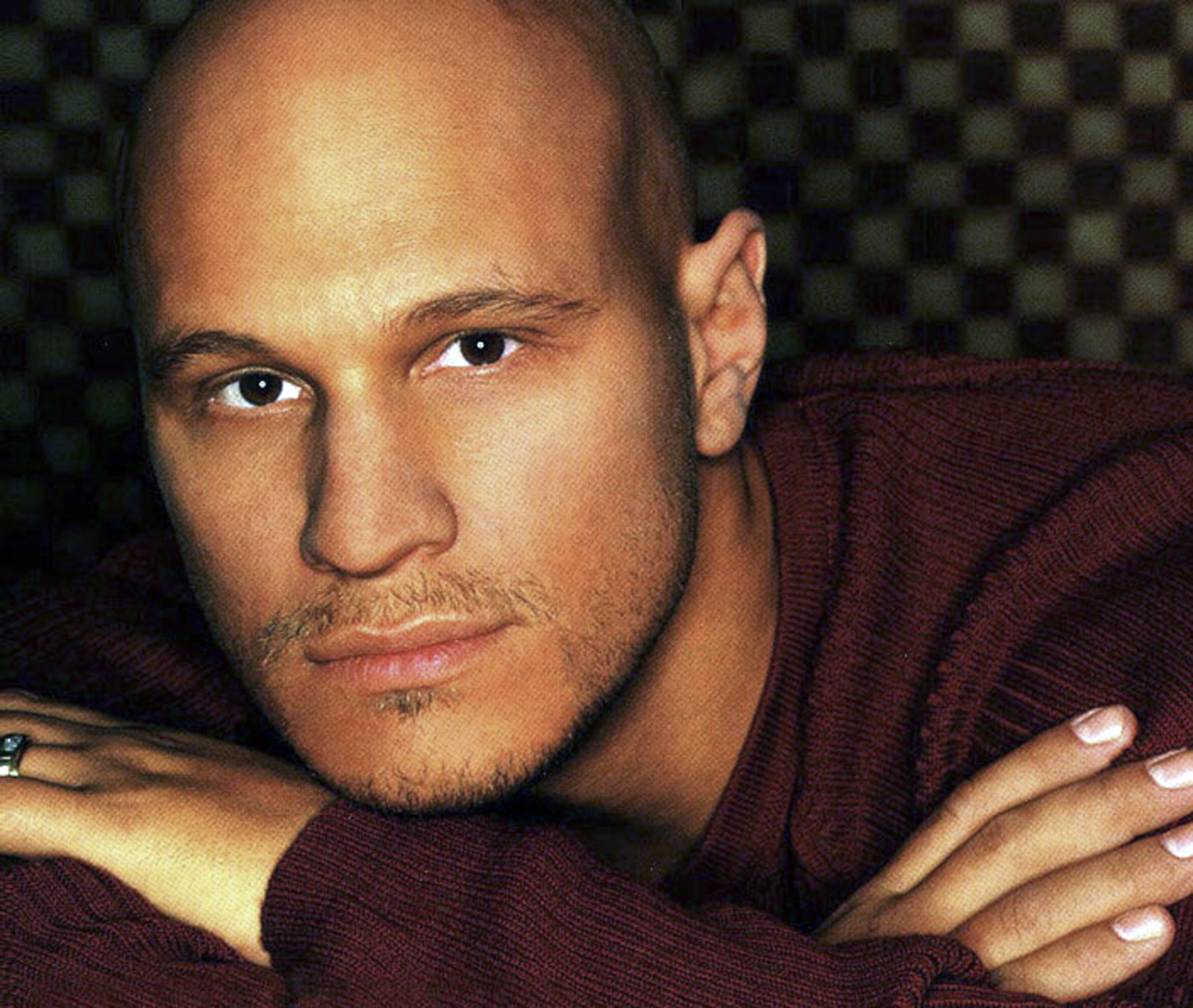 Country music singer Kevin Sharp dies at age 43