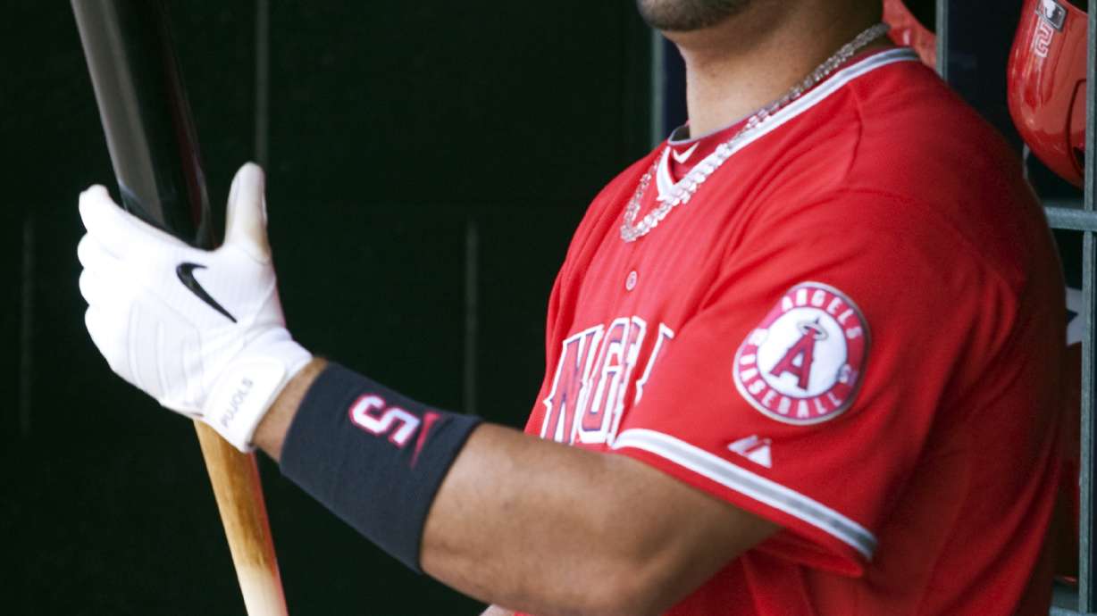 Pujols powering toward 500th homer