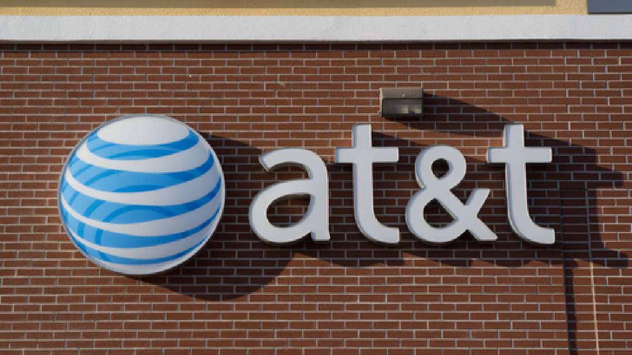 AT&T agrees to buy DirecTV in $48.5B deal
