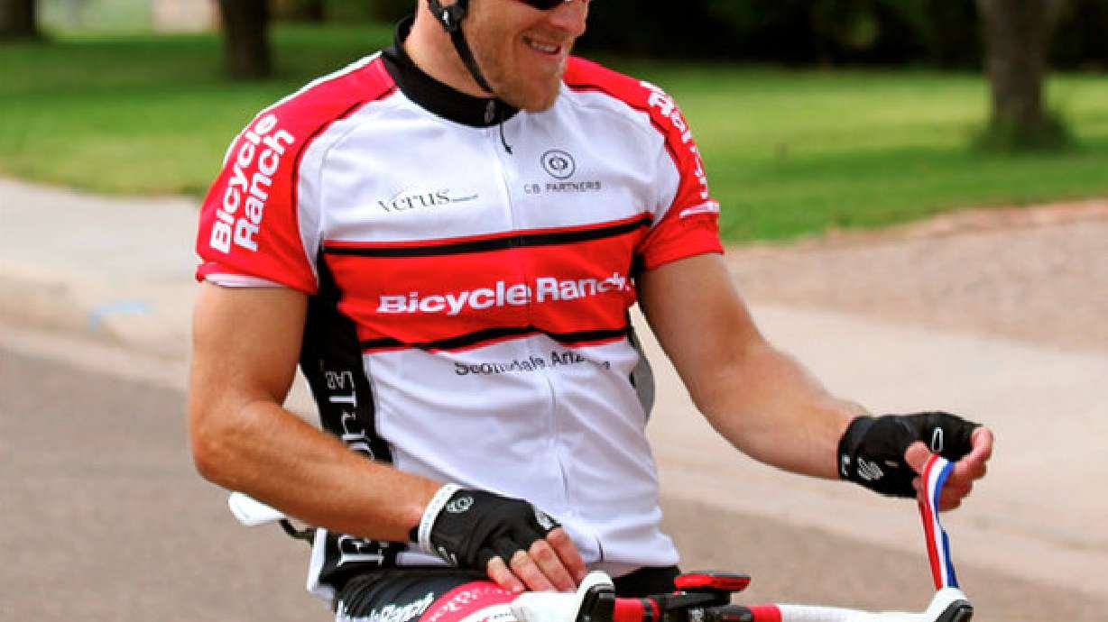 Lance Armstrong visits newly paralyzed cyclist