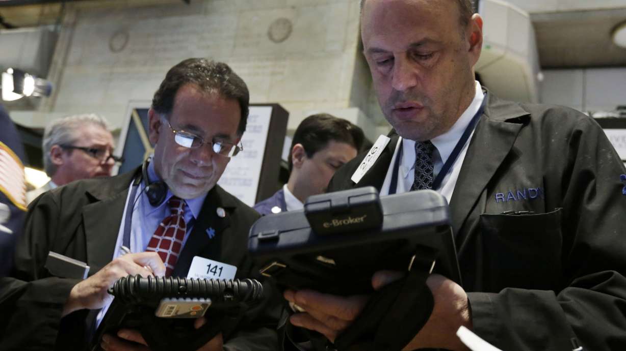 Stocks mostly higher on earnings gains; Apple up