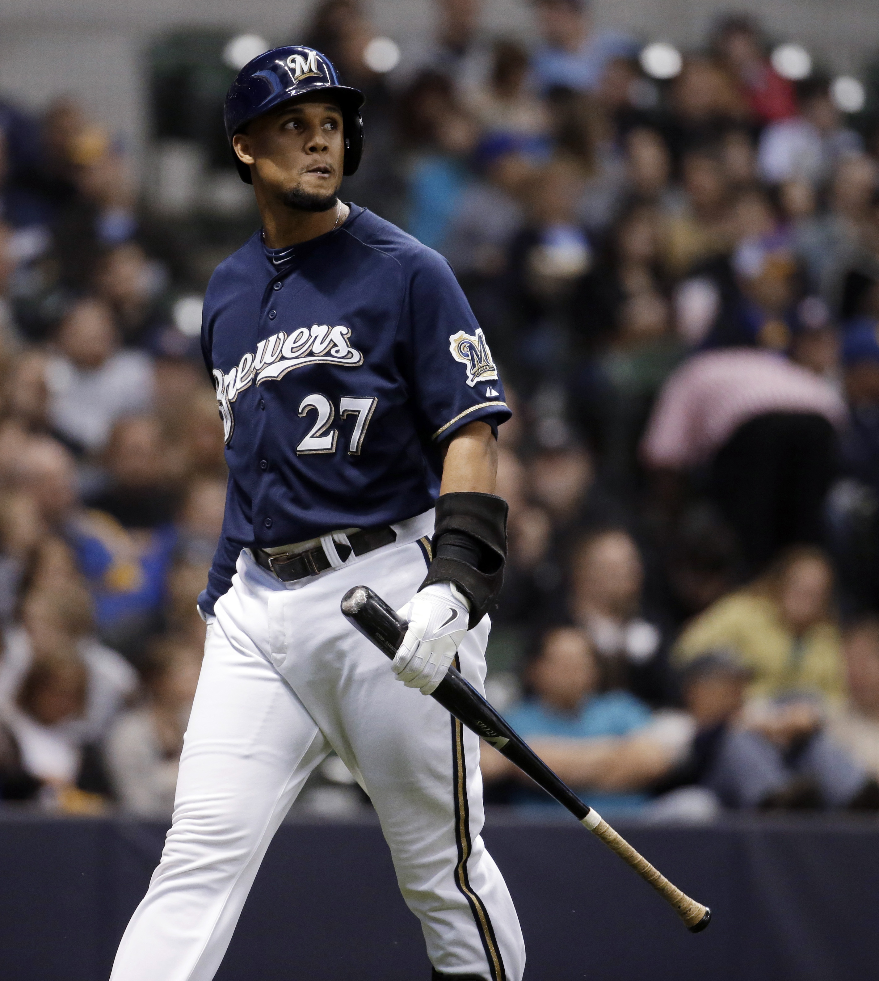 Gomez helps spark aggressive Brewers' hot start