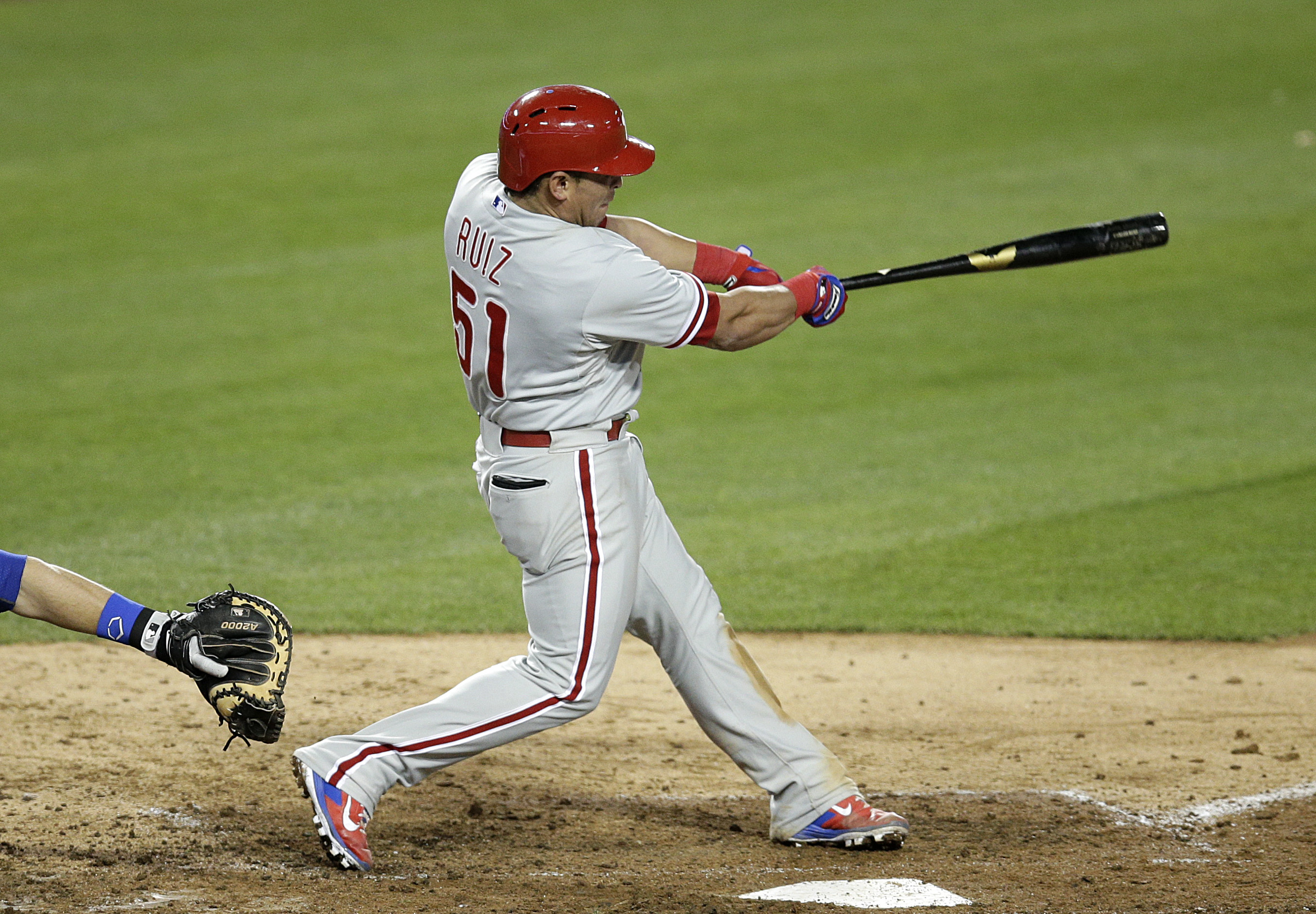 Dodgers' pen crumbles in 9th in 7-3 loss to Phils