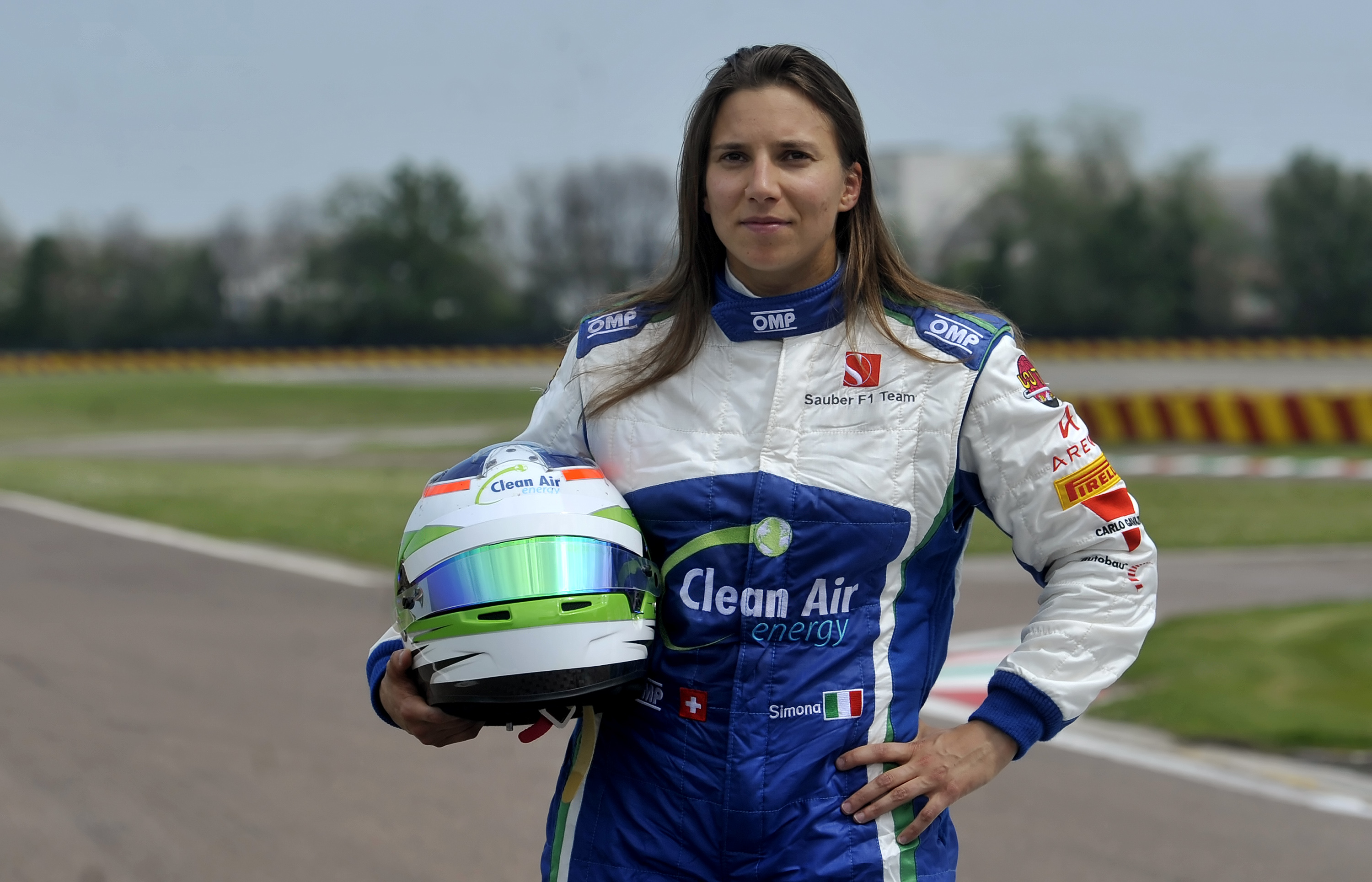 De Silvestro completes 1st day of F1 testing