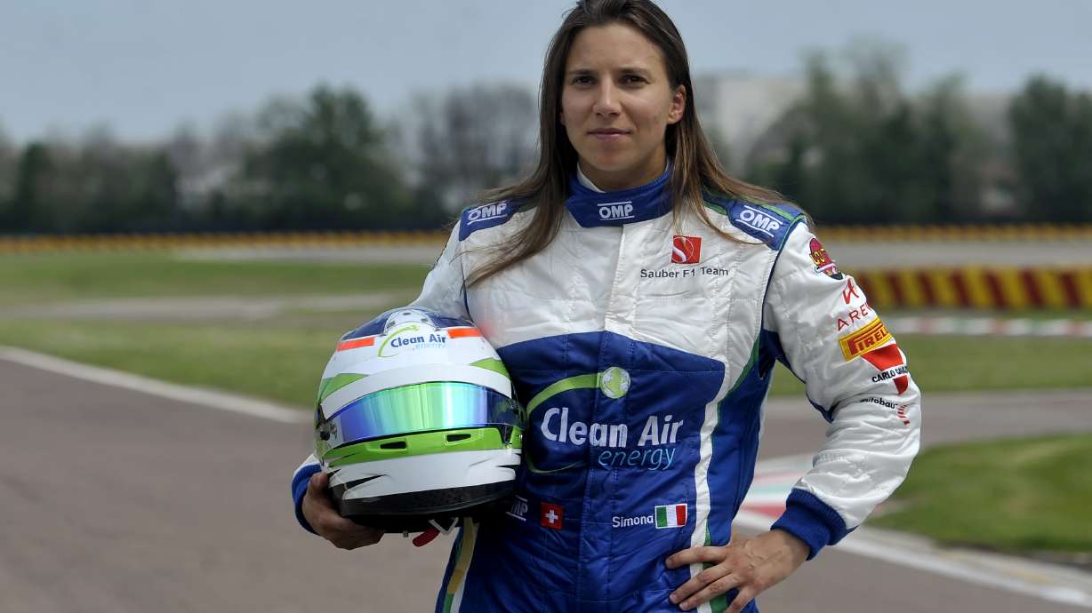 De Silvestro completes 1st day of F1 testing