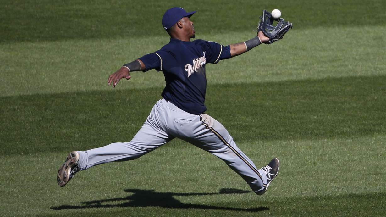 Brewers' Segura leaves game with apparent injury