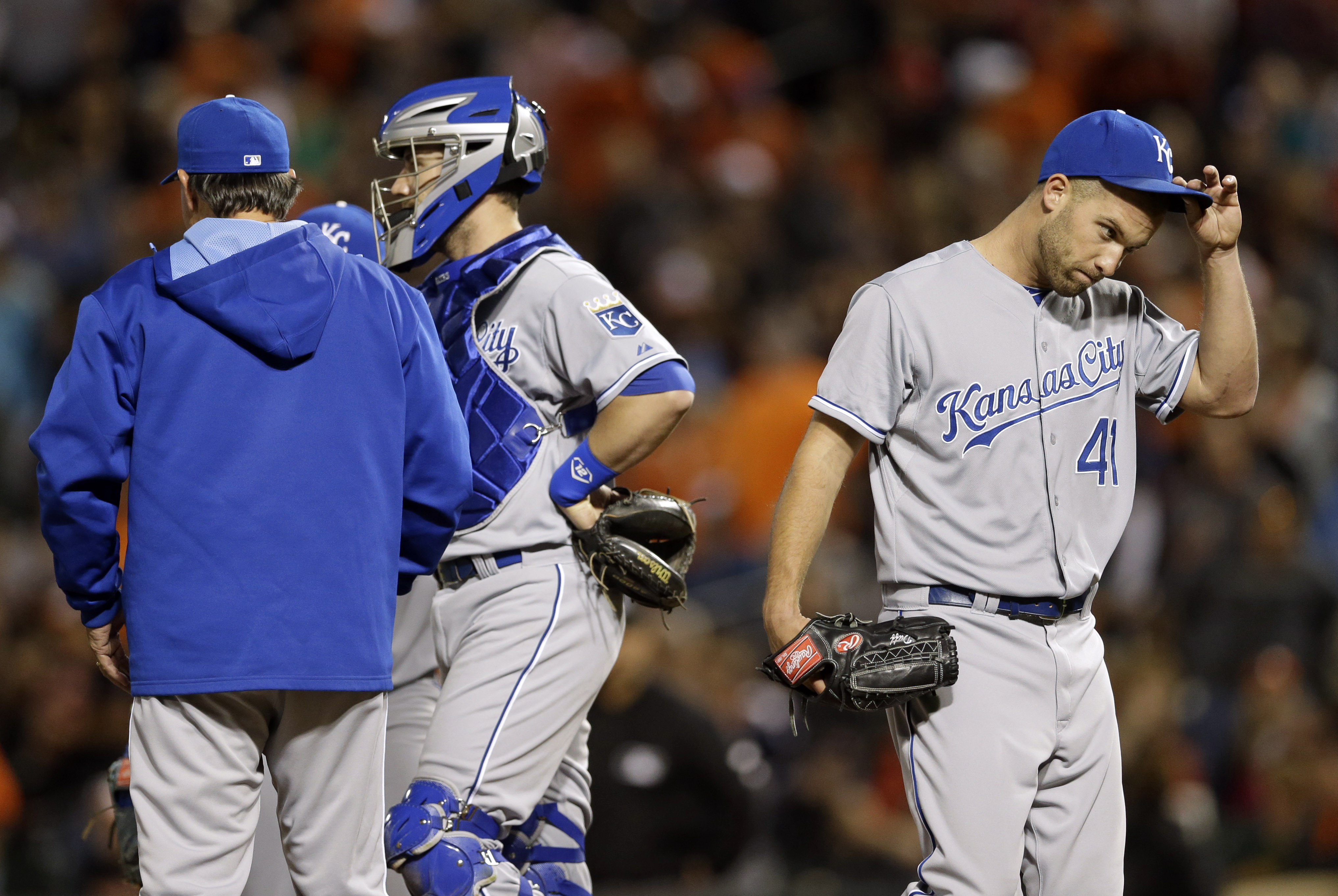 2 errors costly to Royals in 3-2 loss to Orioles