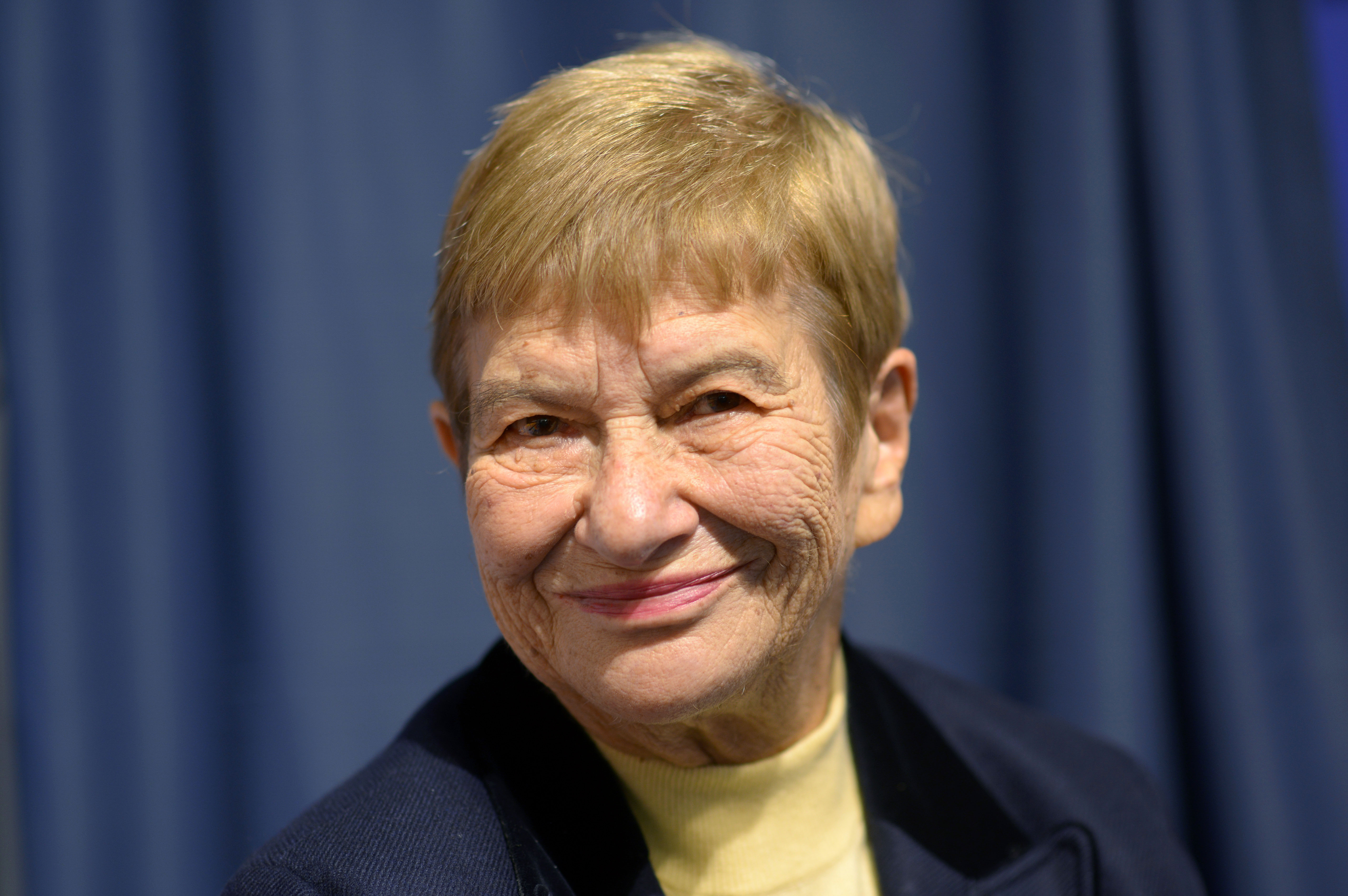 German-Jewish writer Stefanie Zweig dies at 81