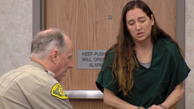 Se presentan cargos de asesinato en contra de la mujer acusada de matar a 6 de sus bebés recién nacidos