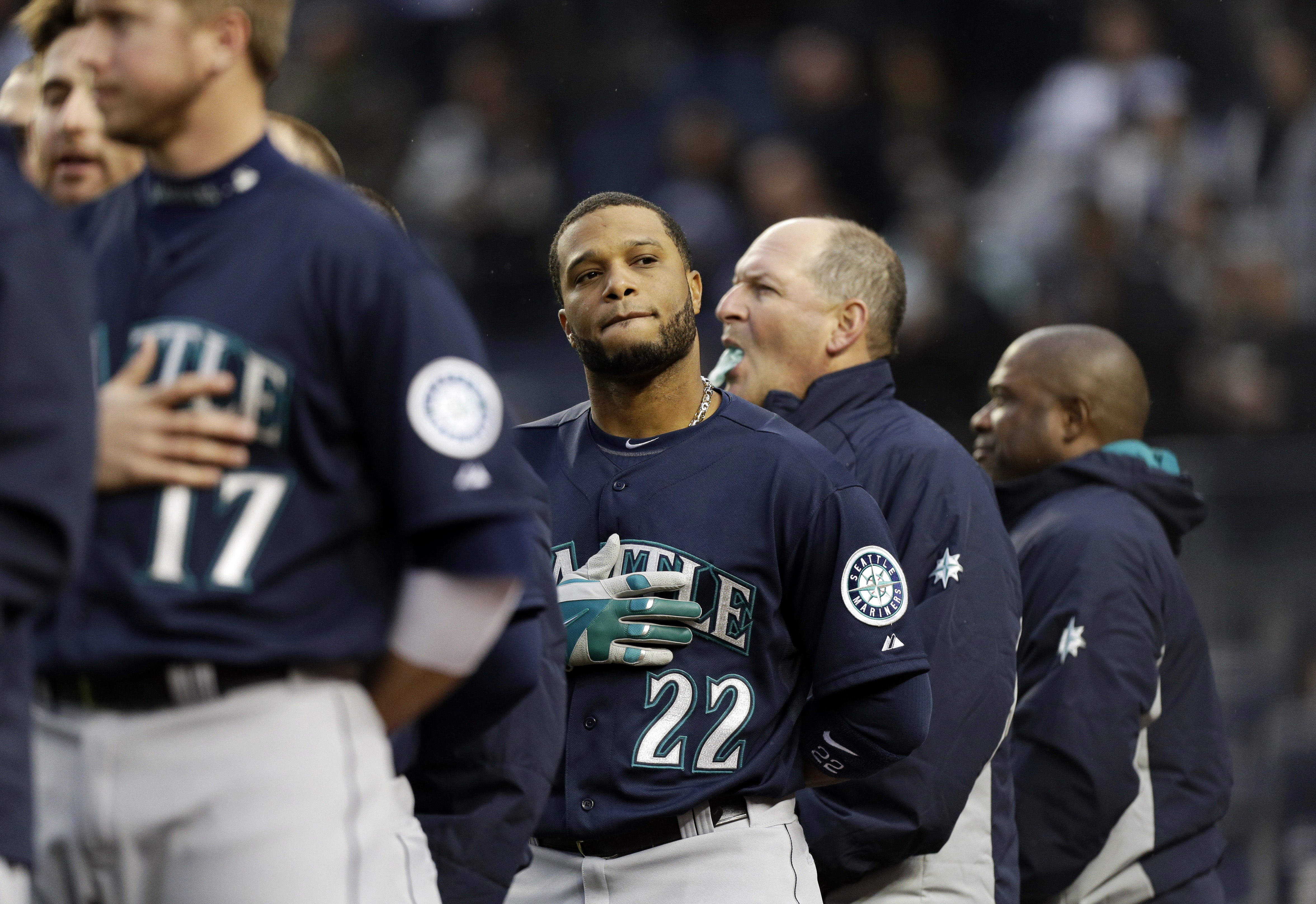 Cano helps M's win in return to Yankee Stadium