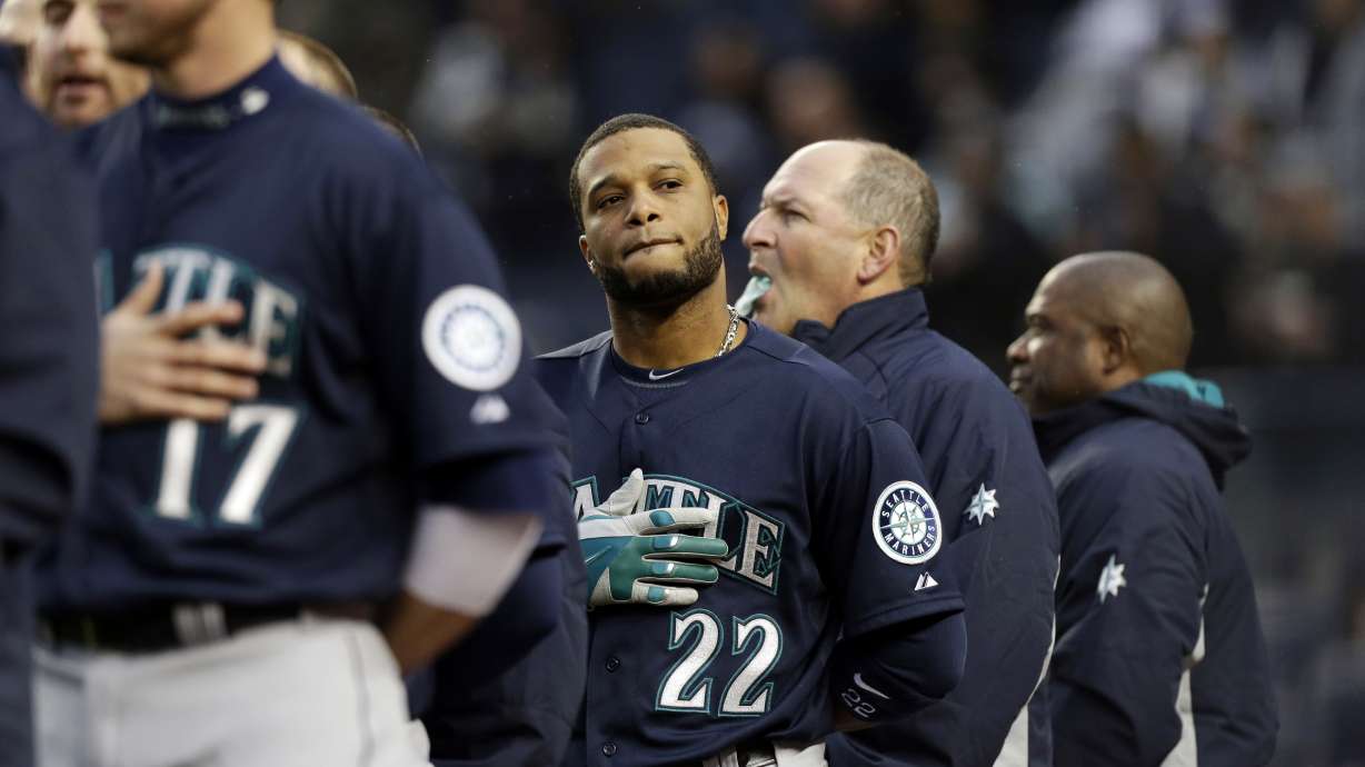Cano helps M's win in return to Yankee Stadium