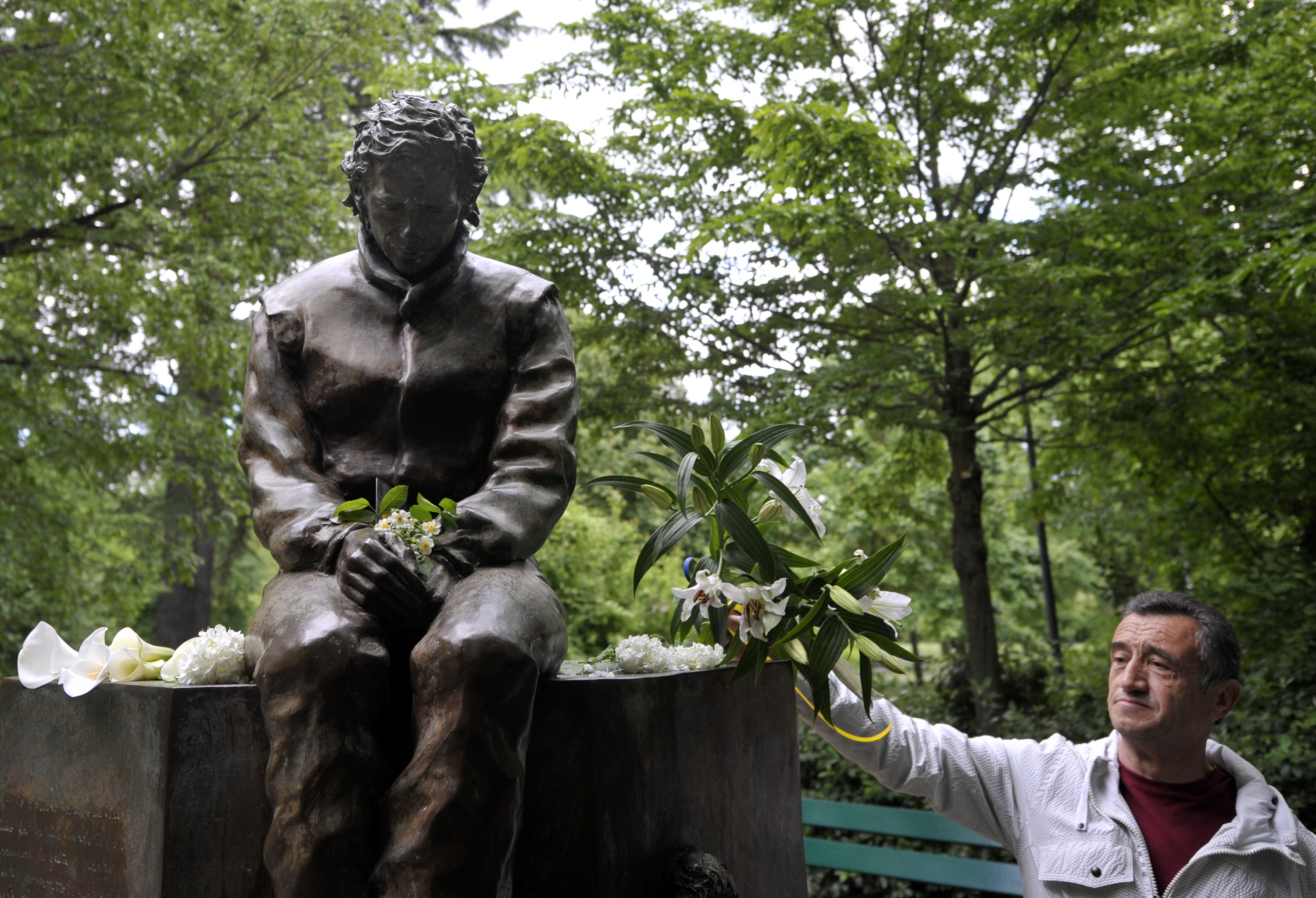 Memorial held in Imola for Senna and Ratzenberger