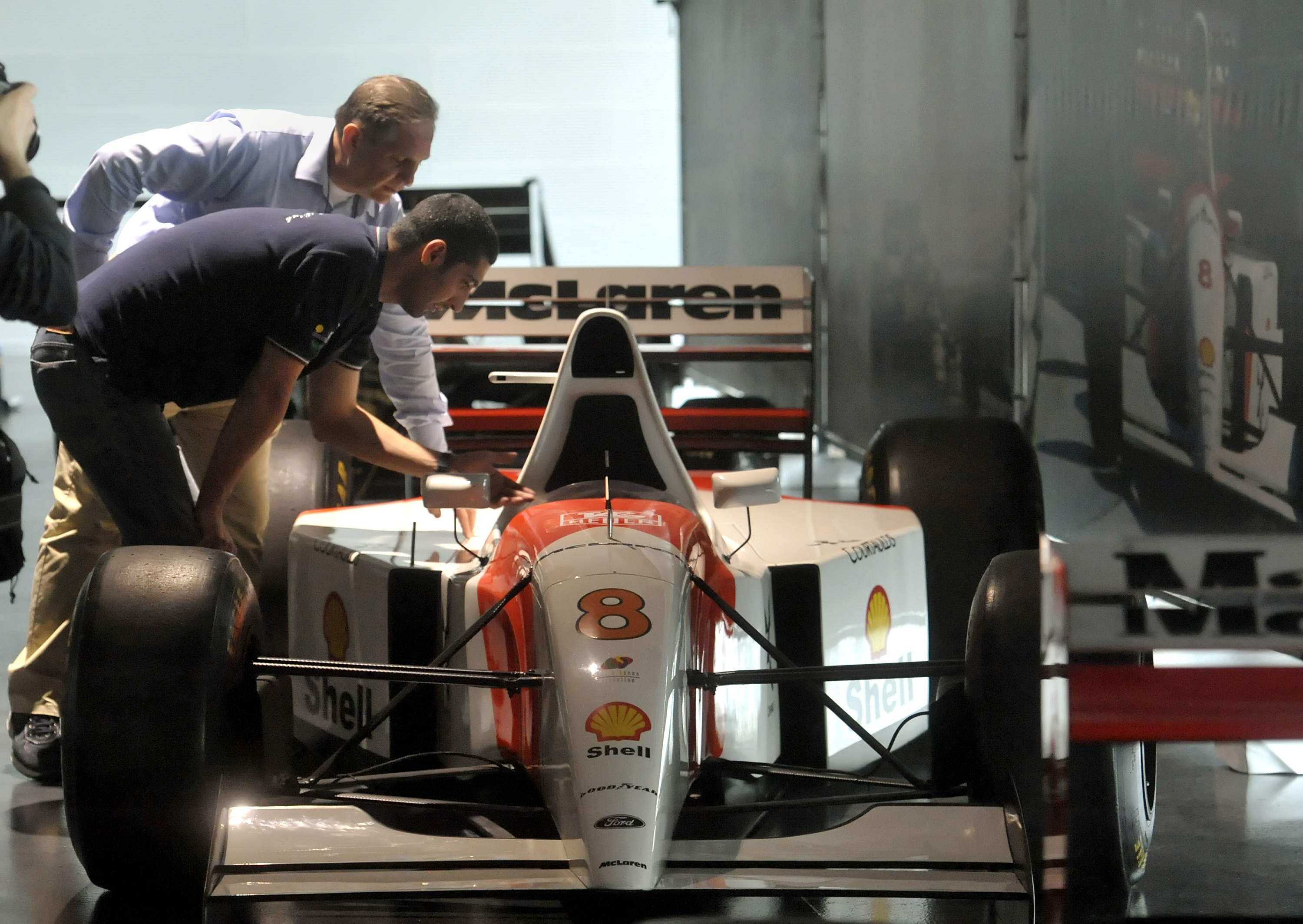 In Imola, crowds honor Senna 20 years after death