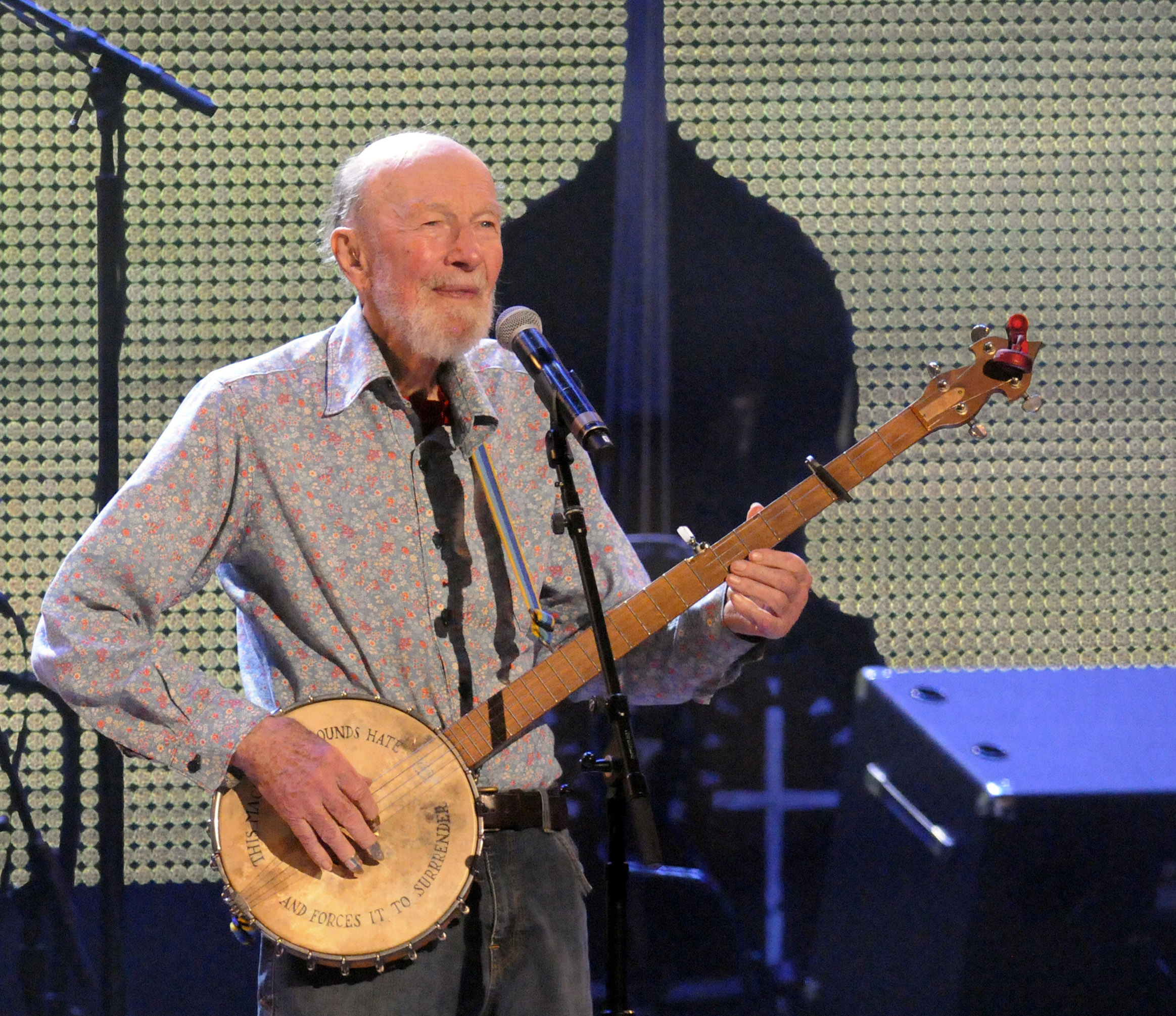 Admirers wrestle with how to honor Pete Seeger