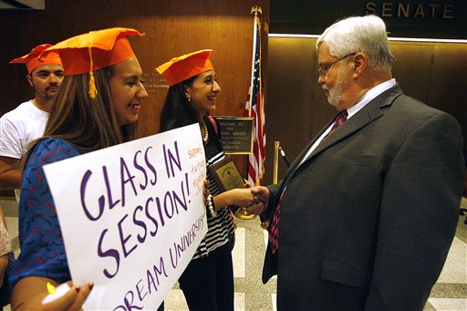 Legislatura de Florida aprueba matrícula para inmigrantes