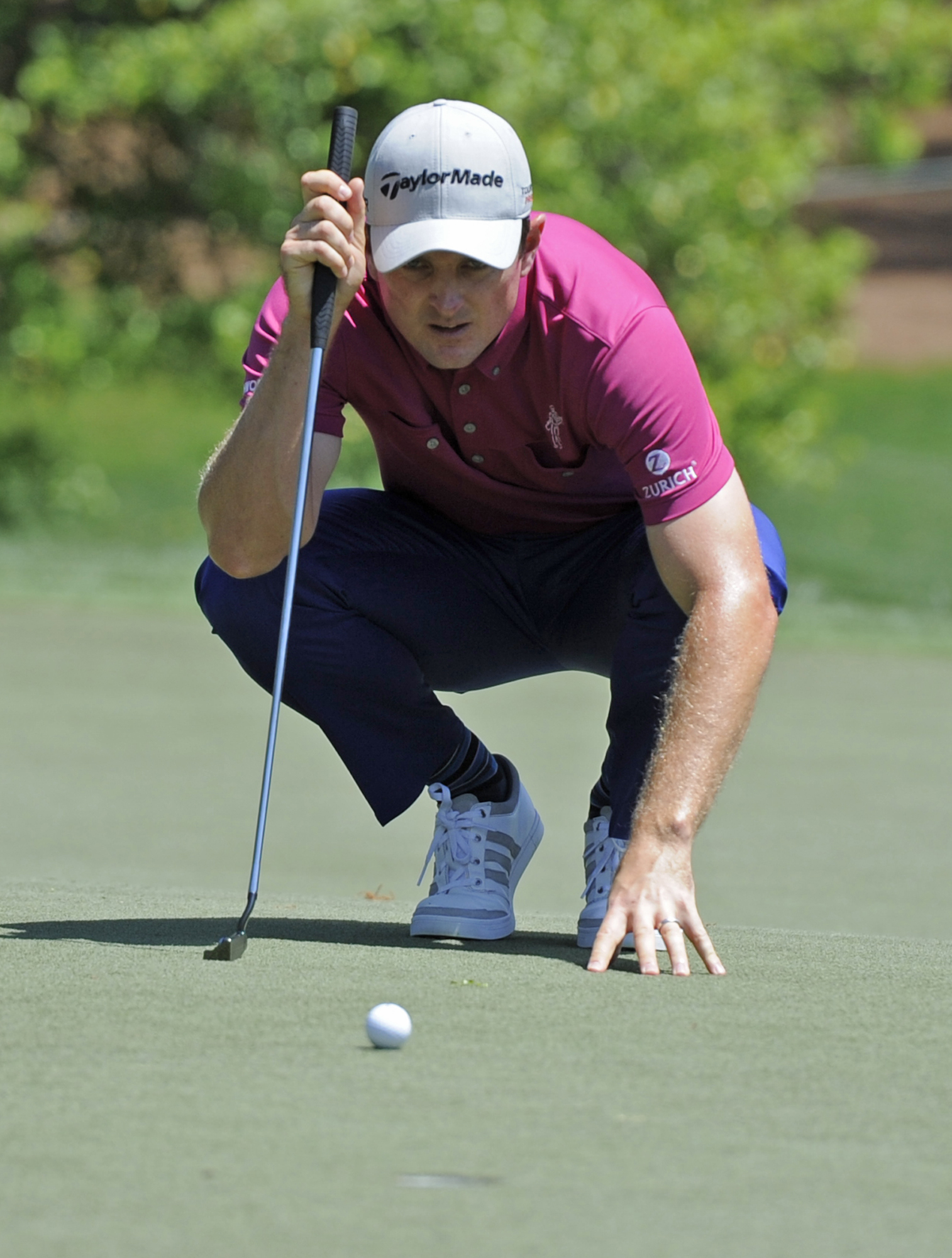 Holmes takes 1-shot lead at Quail Hollow