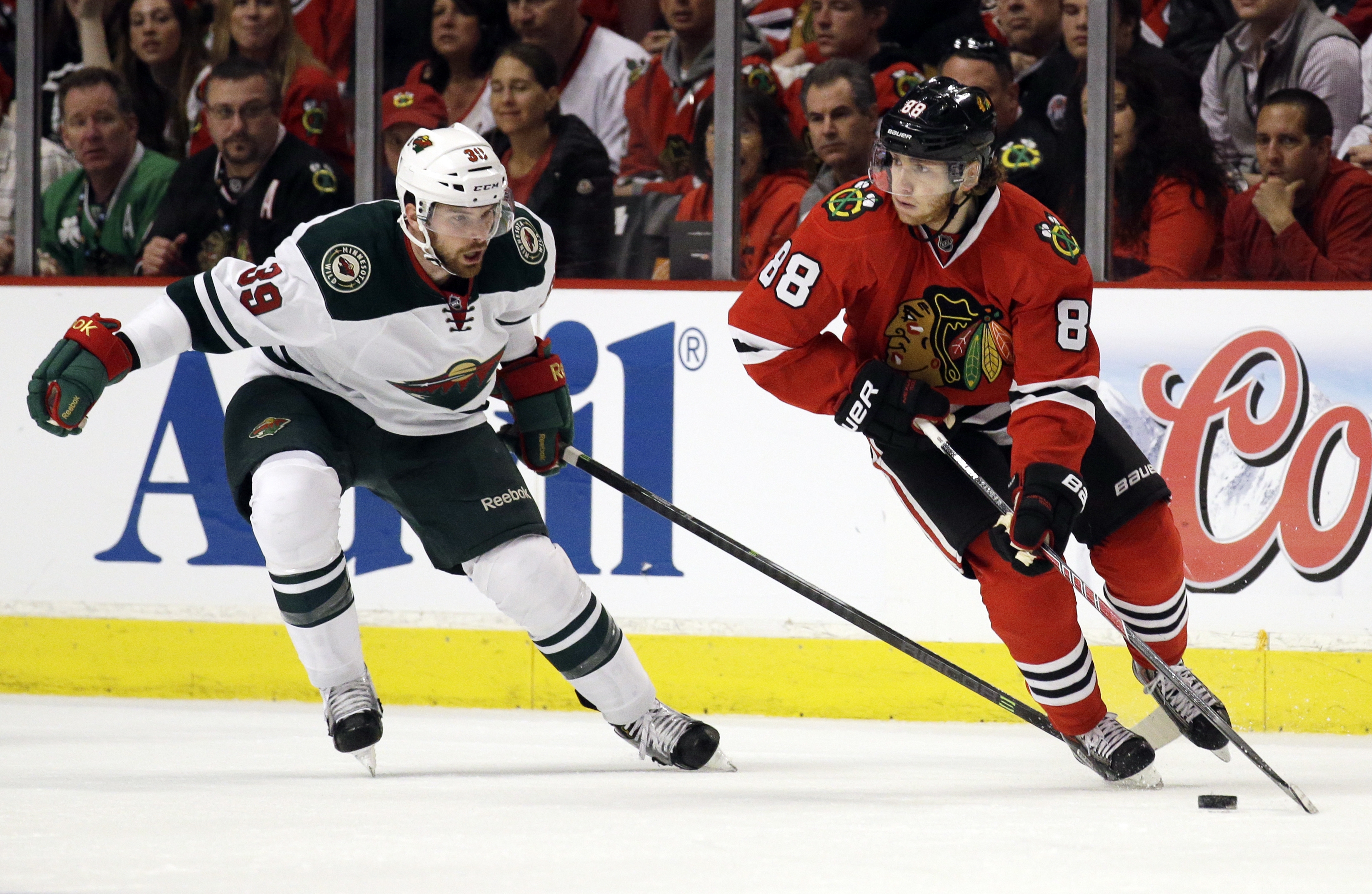 Bickell powers Blackhawks past Wild 4-1 in Game 2
