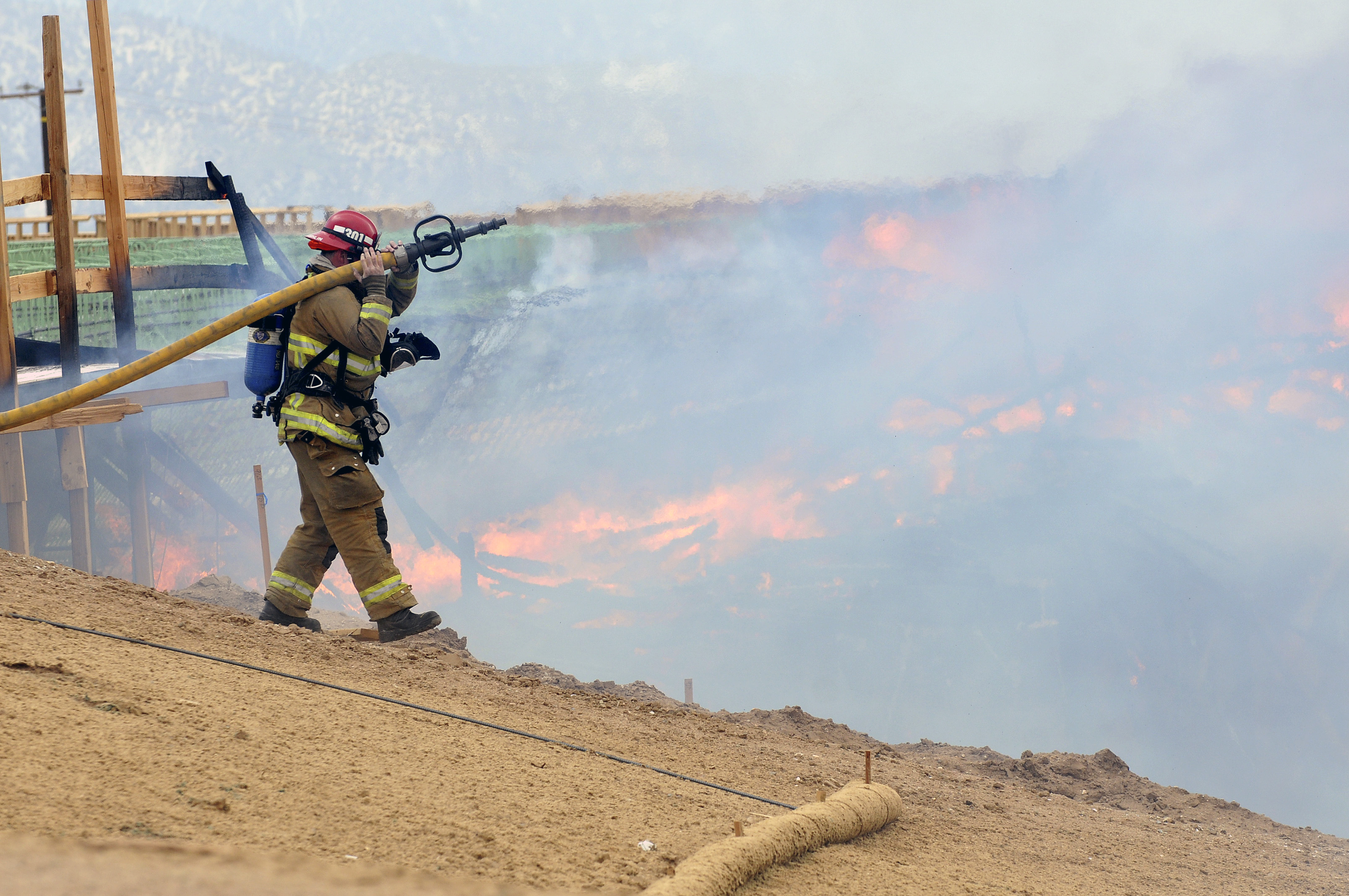 I-15 closes NE of Los Angeles after bridge fire