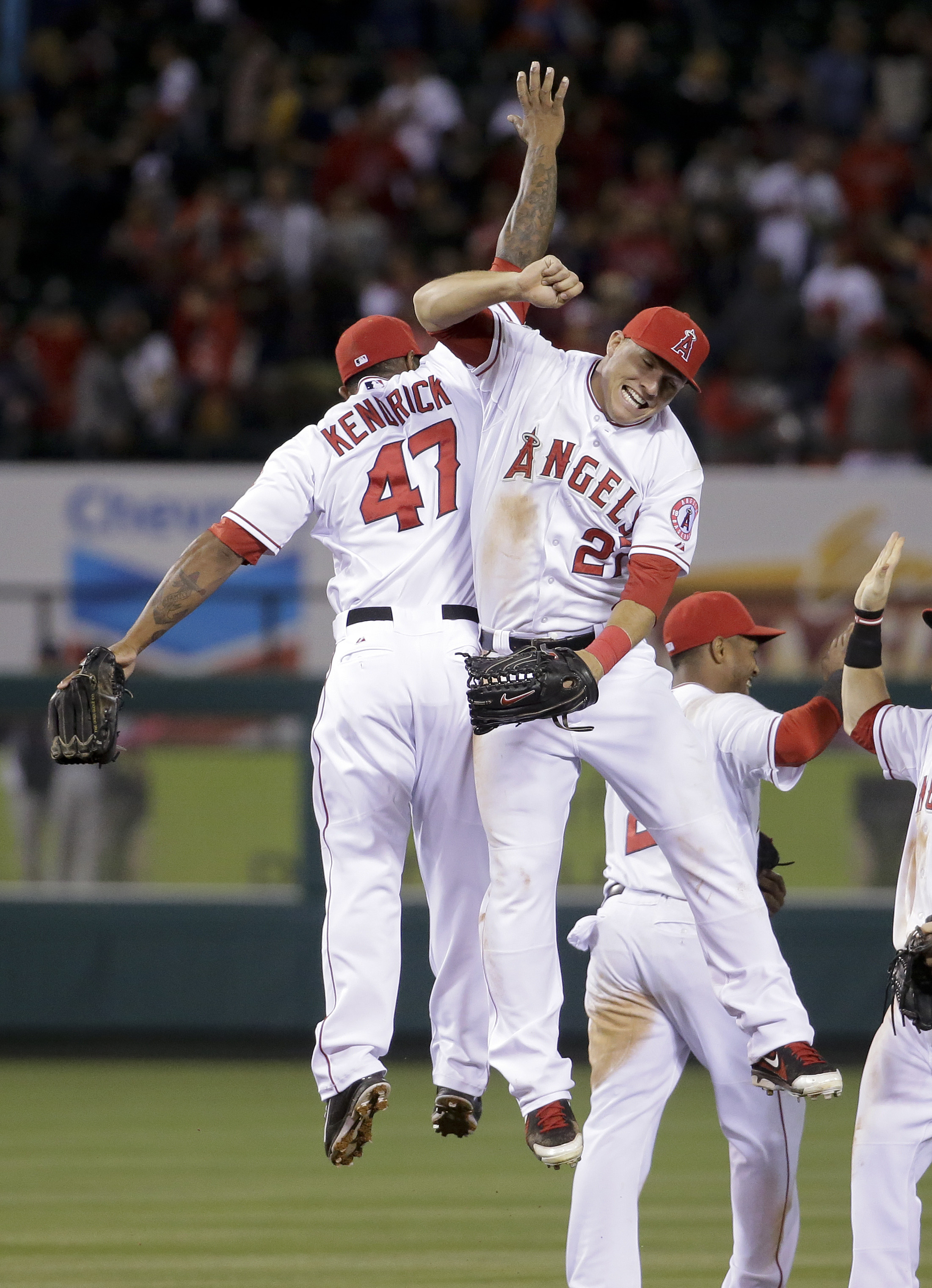 Angels, Weaver beat Yankees 4-1