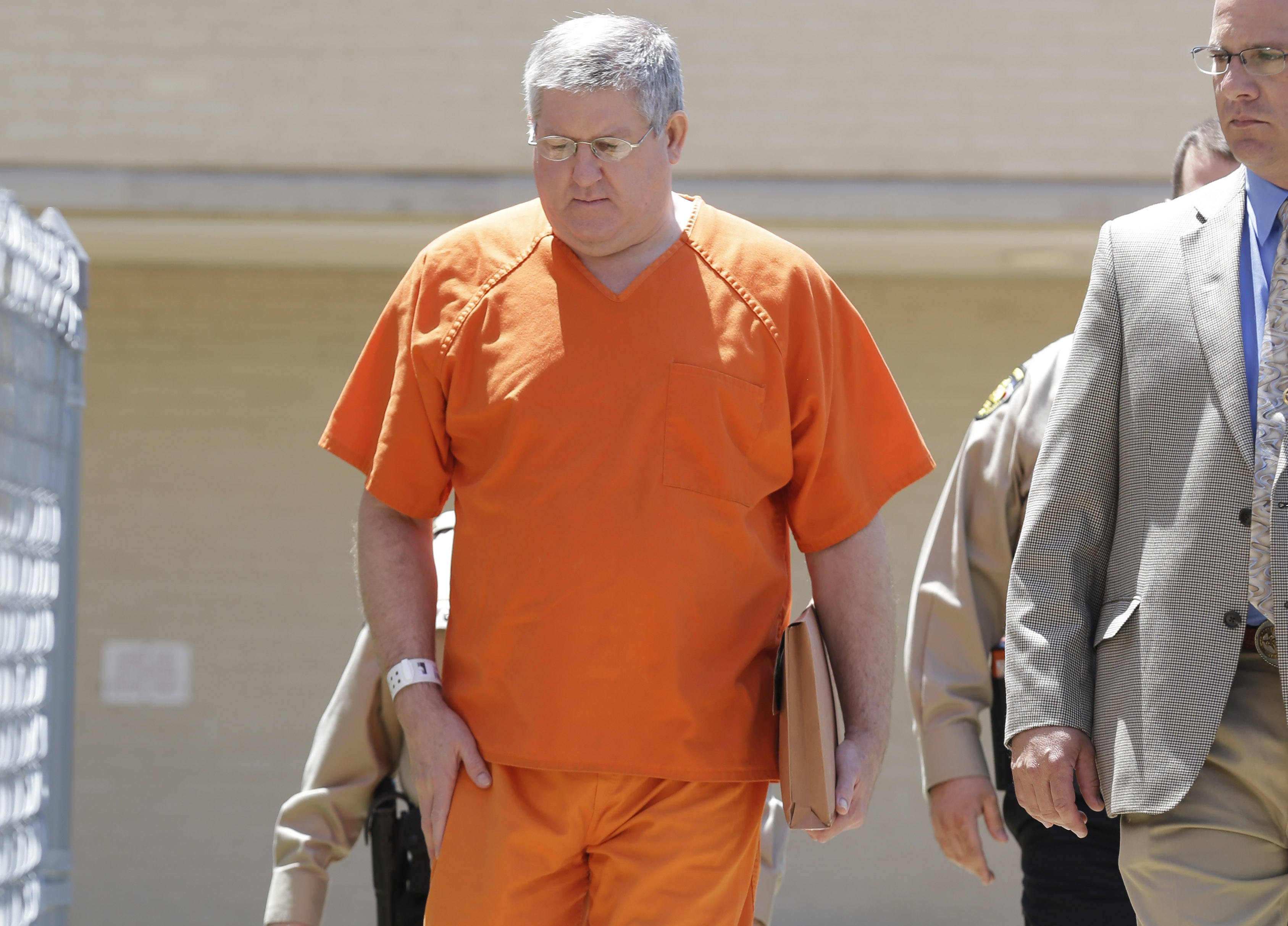 Ex-Texas mortician freed from prison early