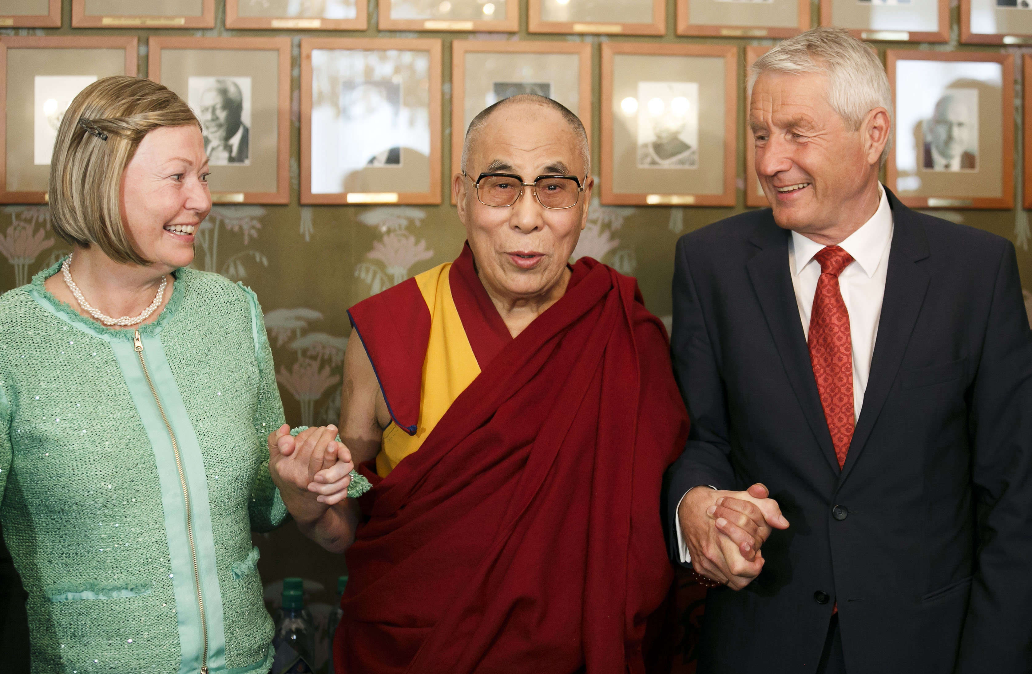 Norway shuns Dalai Lama, hoping to mend China ties
