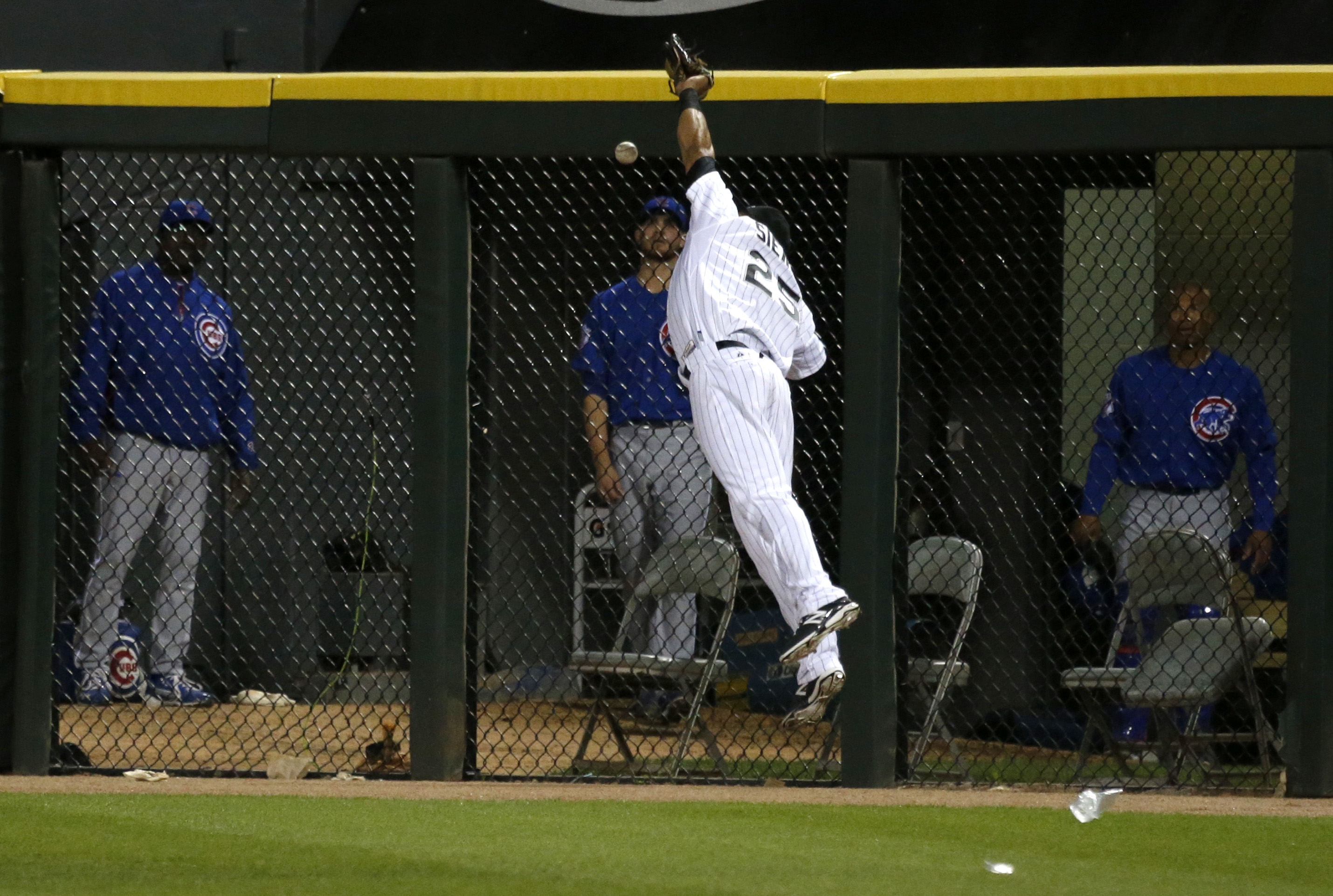 Carroll knocked, White Sox lose 12-5 to Cubs