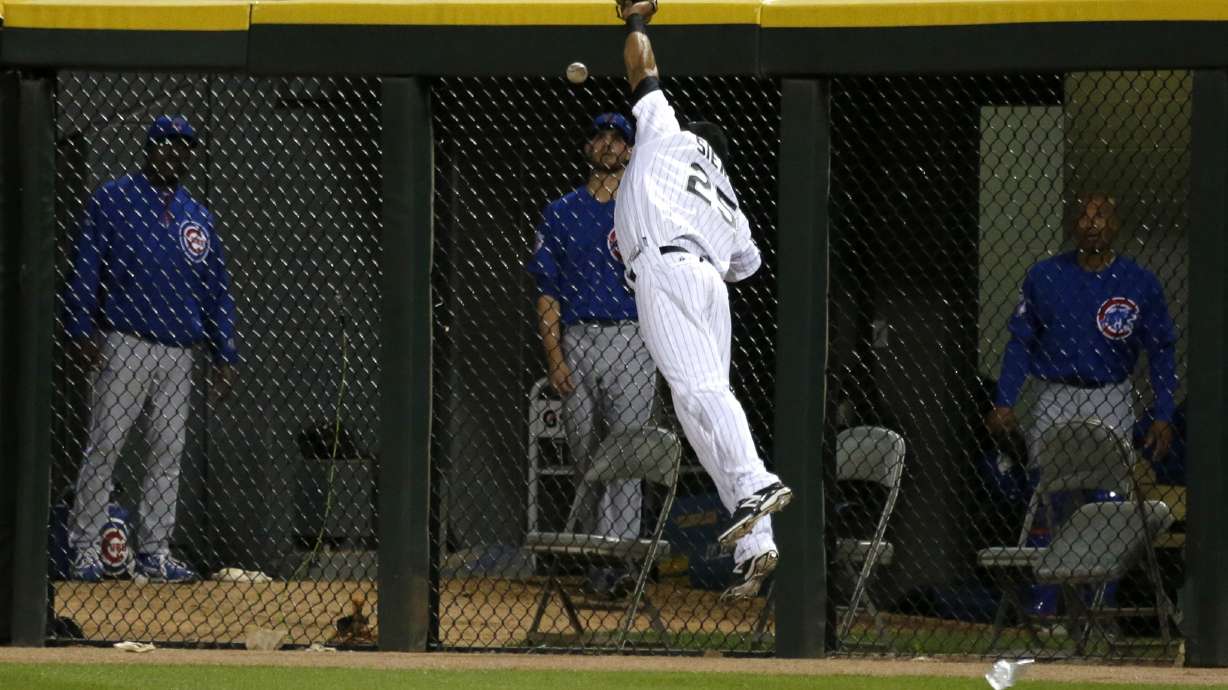 Carroll knocked, White Sox lose 12-5 to Cubs