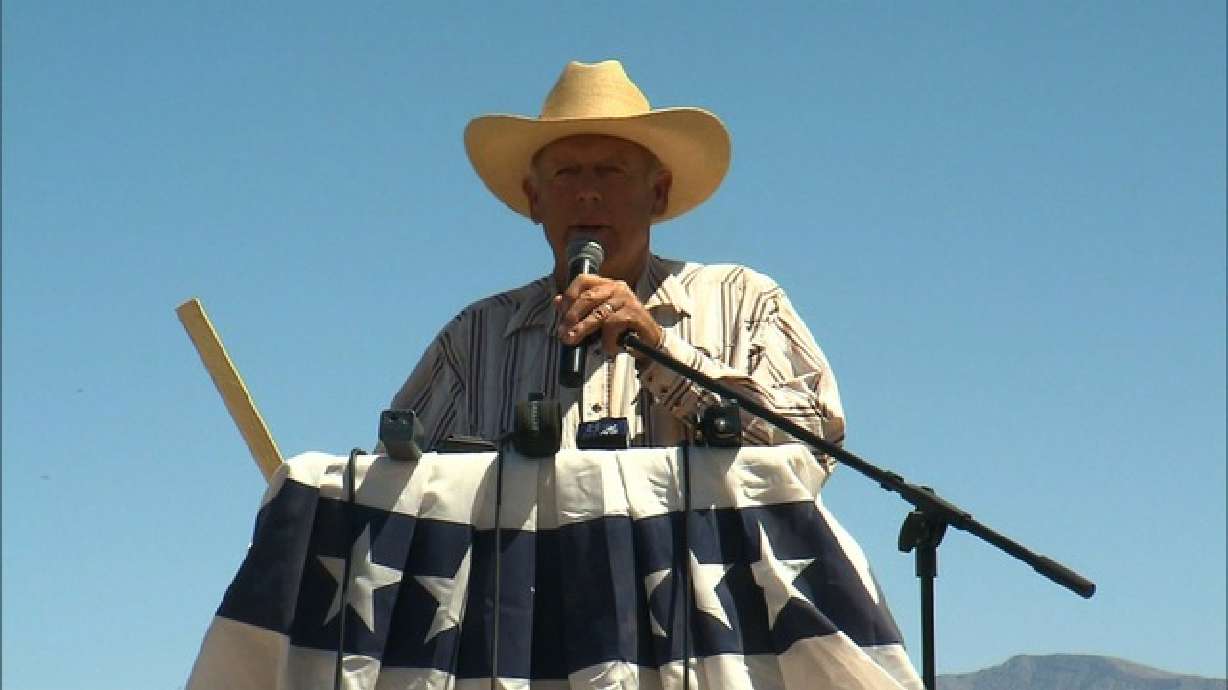 FBI investigating Cliven Bundy standoff and supporters, federal official says