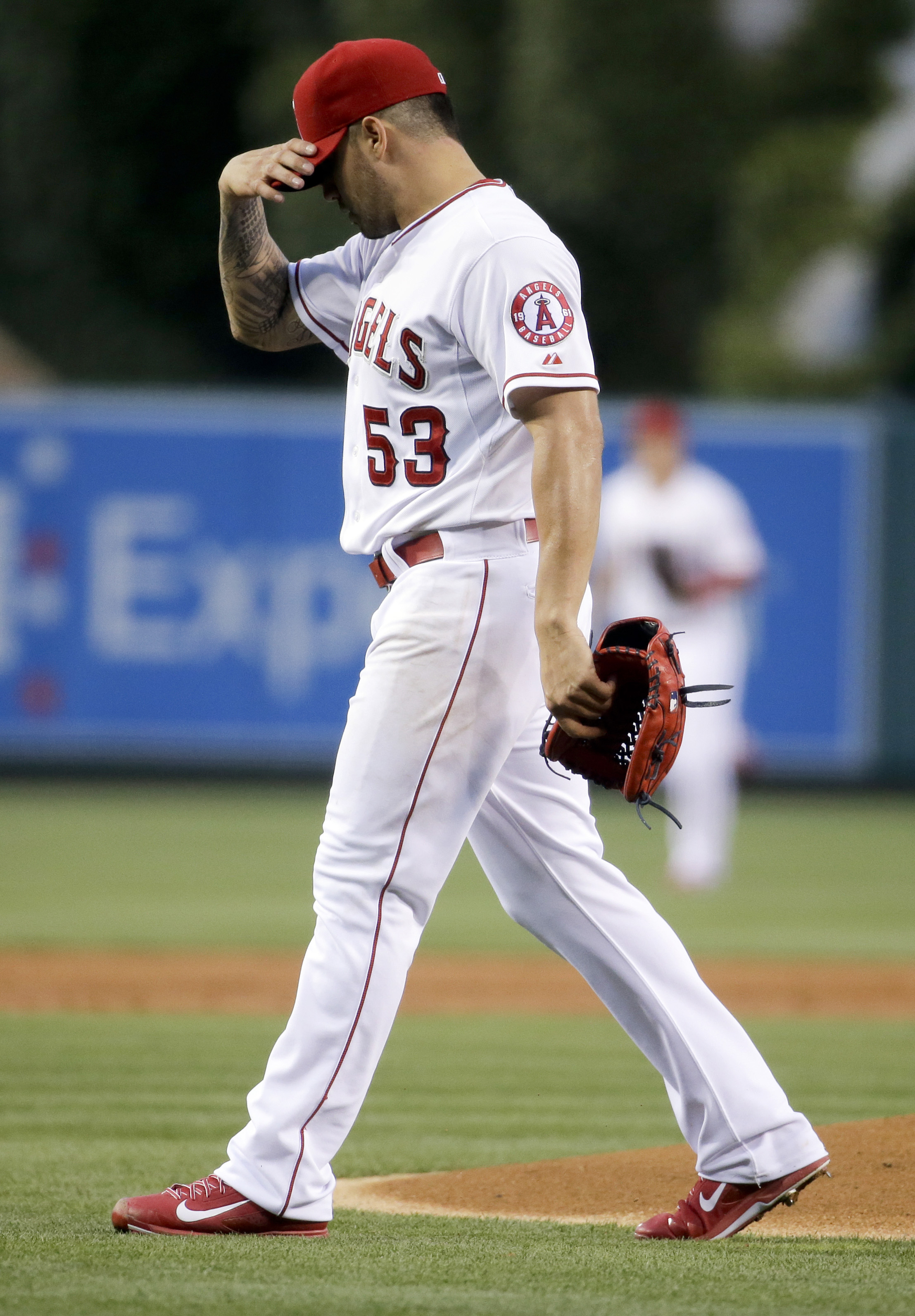 Angels recall Navarro, move Santiago to bullpen