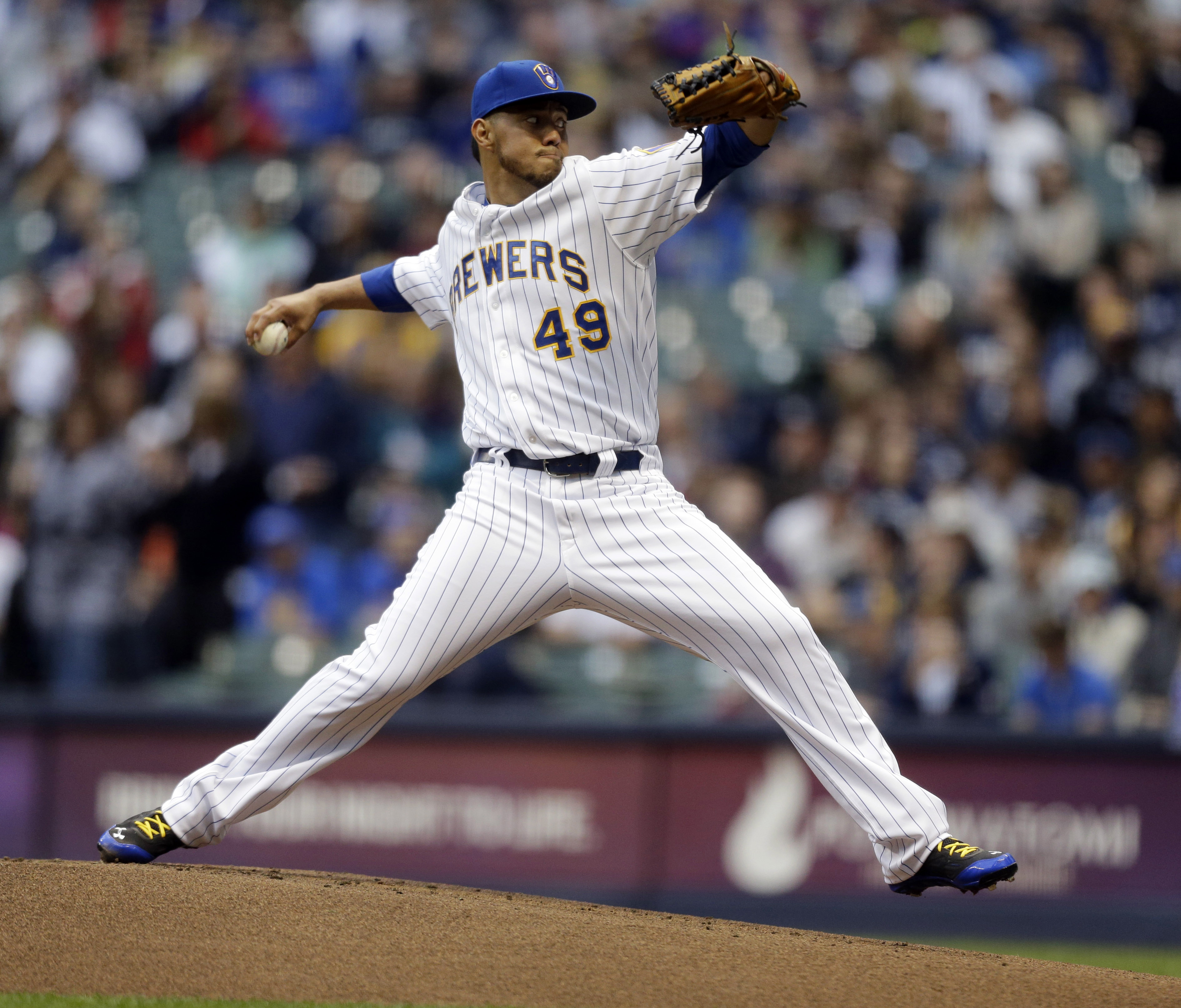 Sliding Brewers fall 5-3 to Yankees