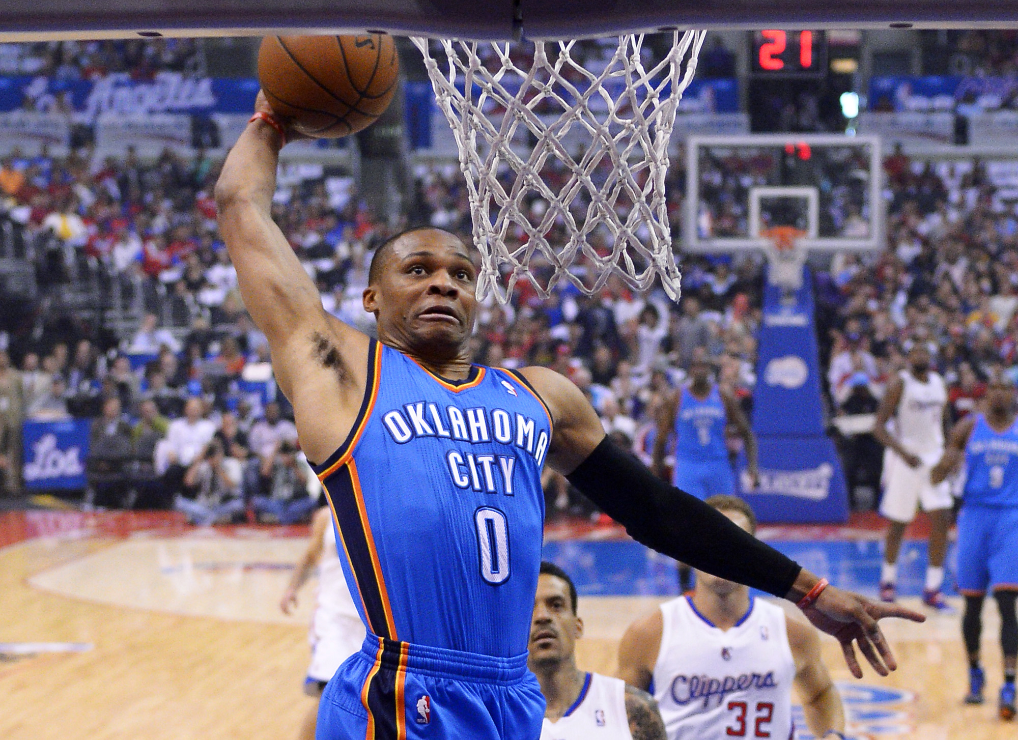 Clippers stun Thunder 101-99 to tie series