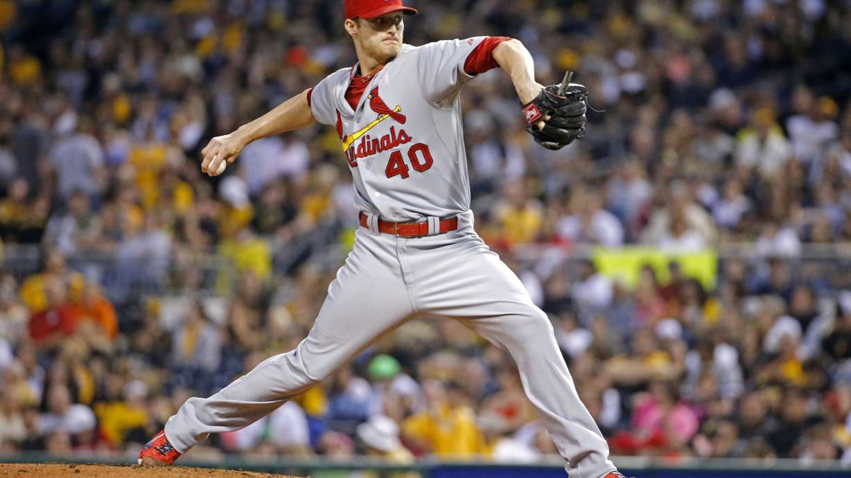 Cardinals hold on to beat Pirates 6-5