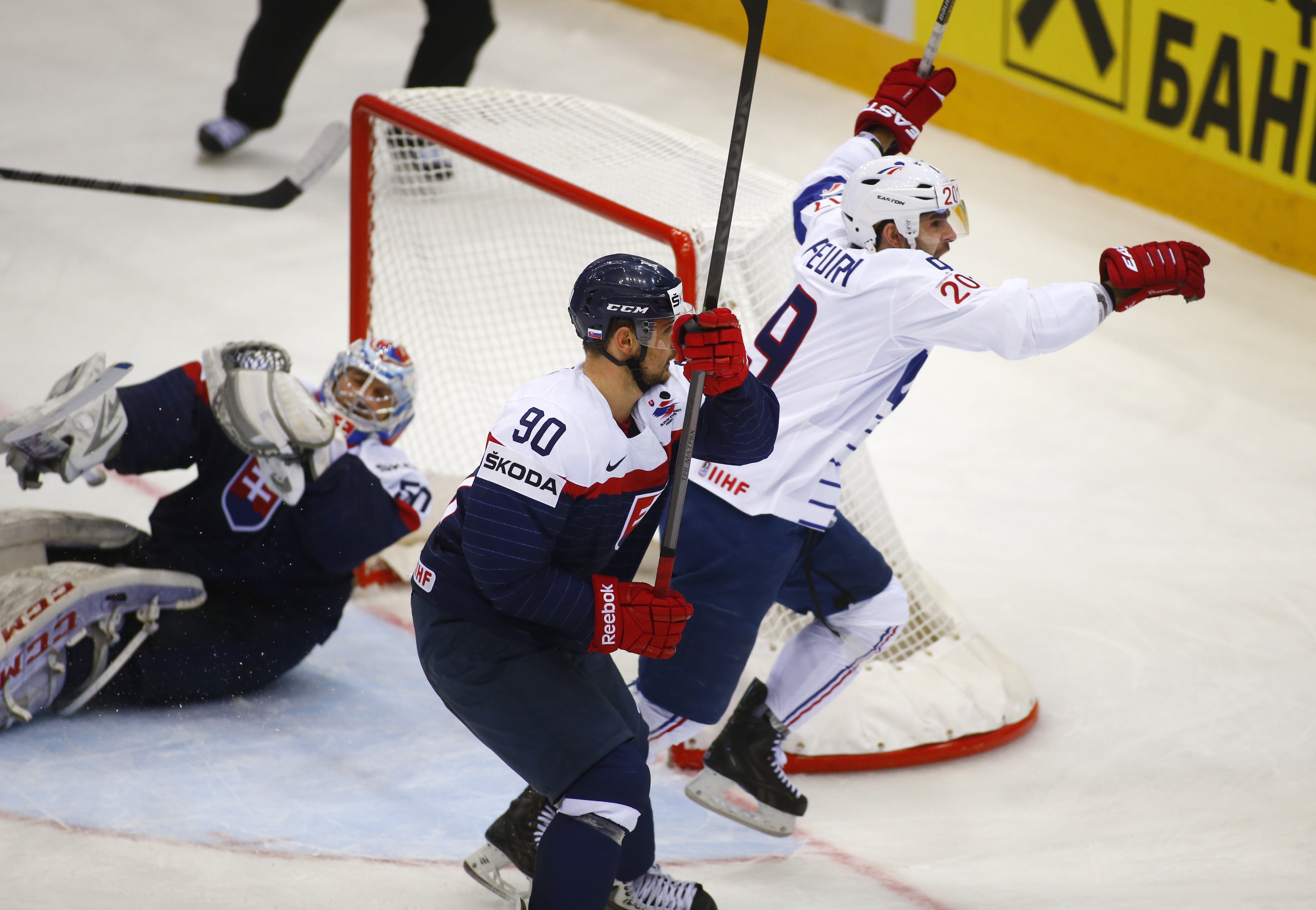 Russia routs US 6-1 at ice hockey worlds