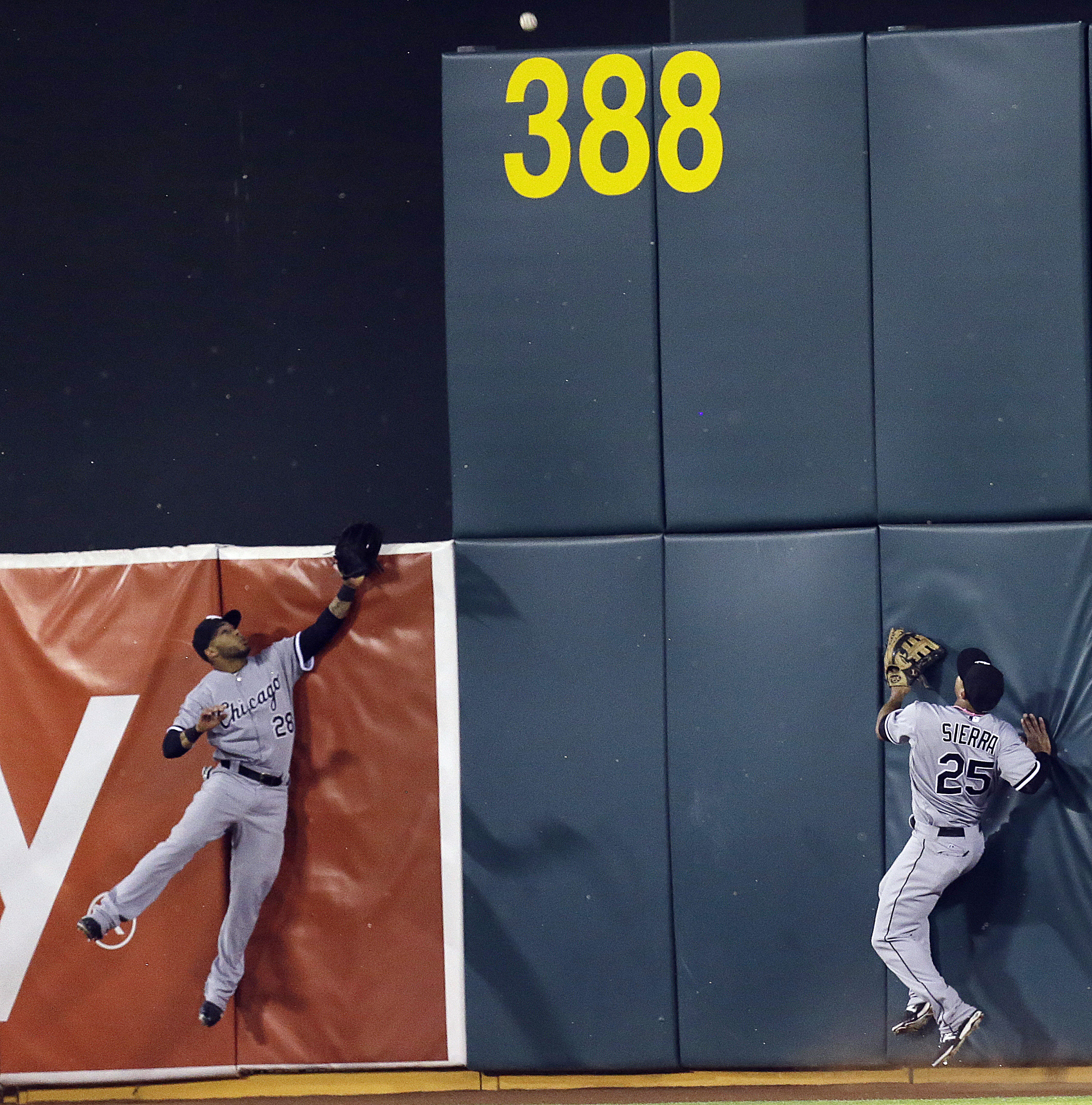 Carroll drops 3rd straight, A's top White Sox 11-0