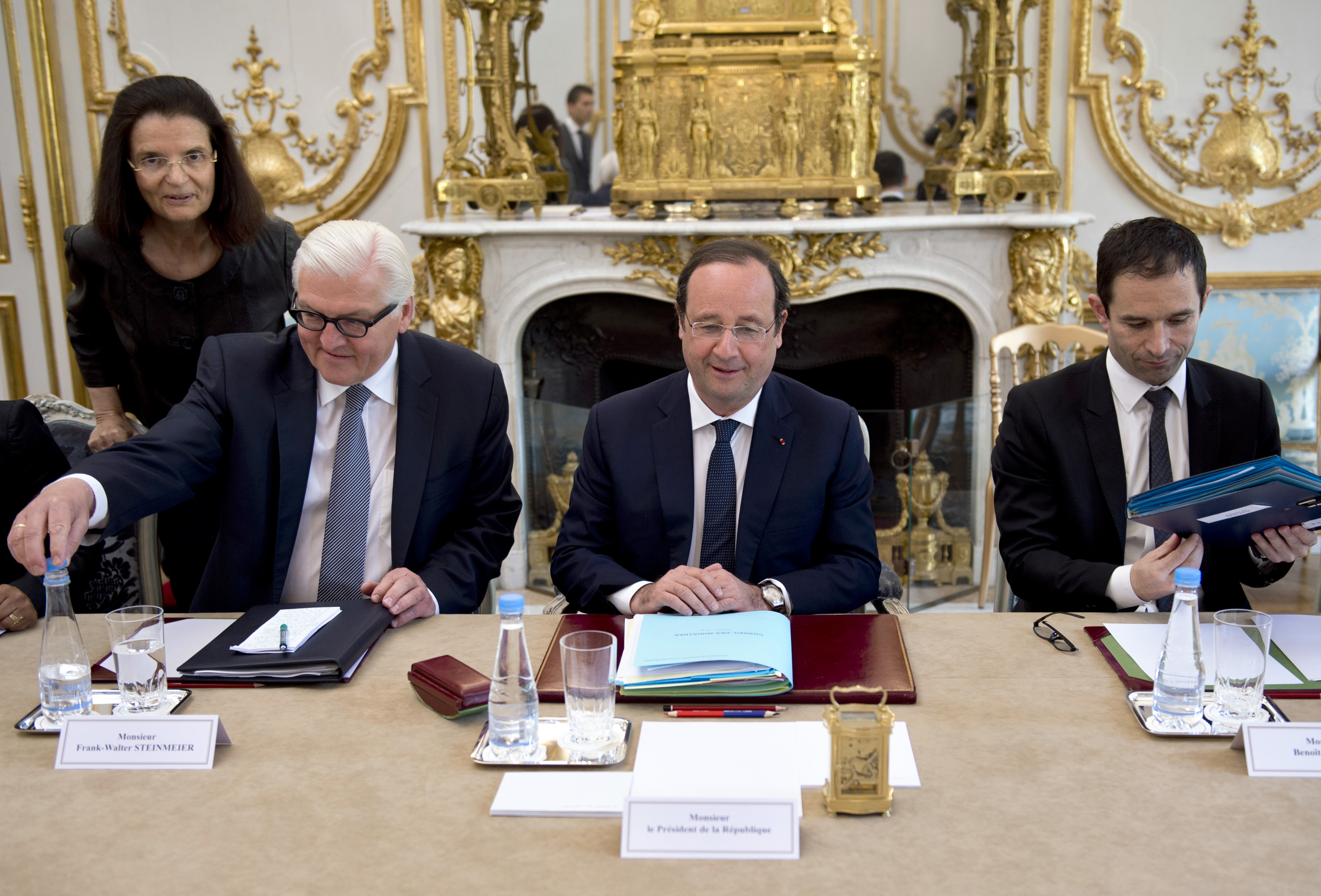 In first, German FM sits in on French Cabinet