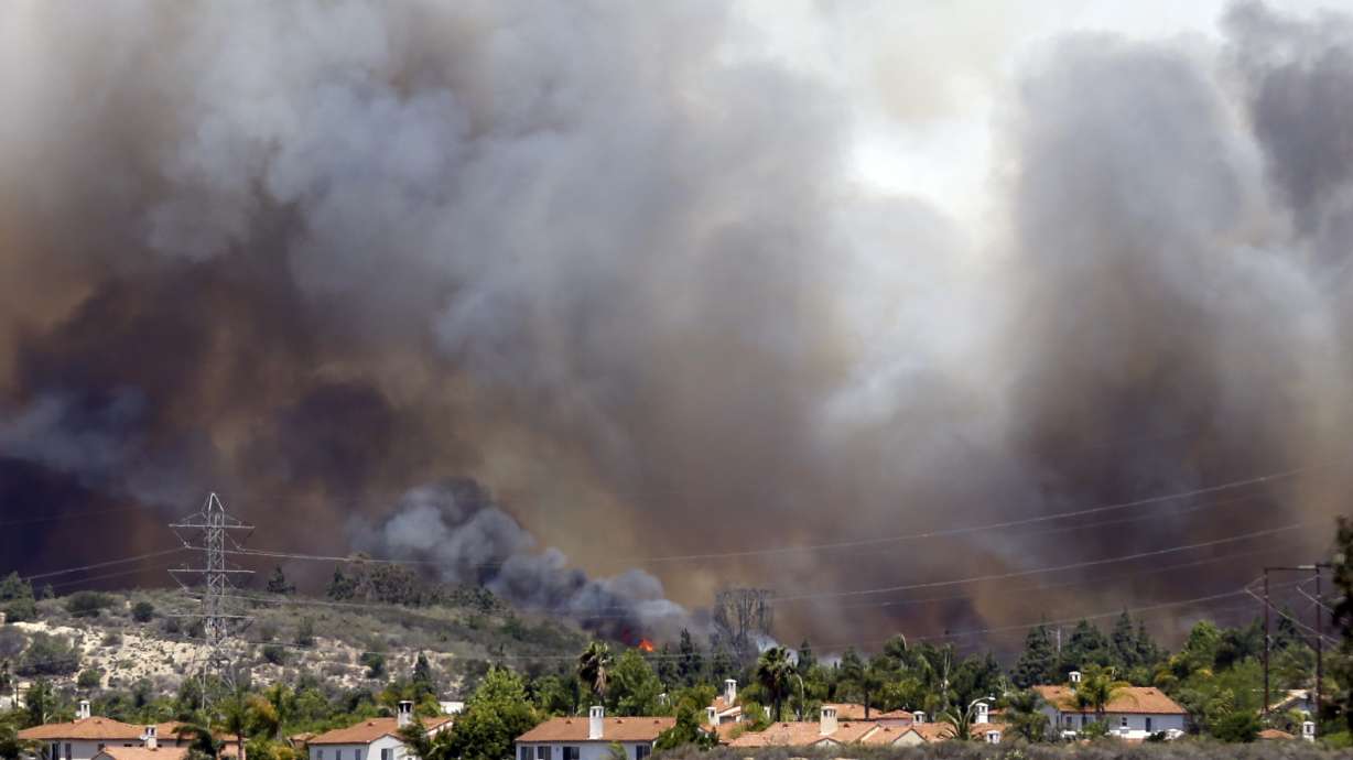 AP PHOTOS: Wildfire burns homes in Southern Calif