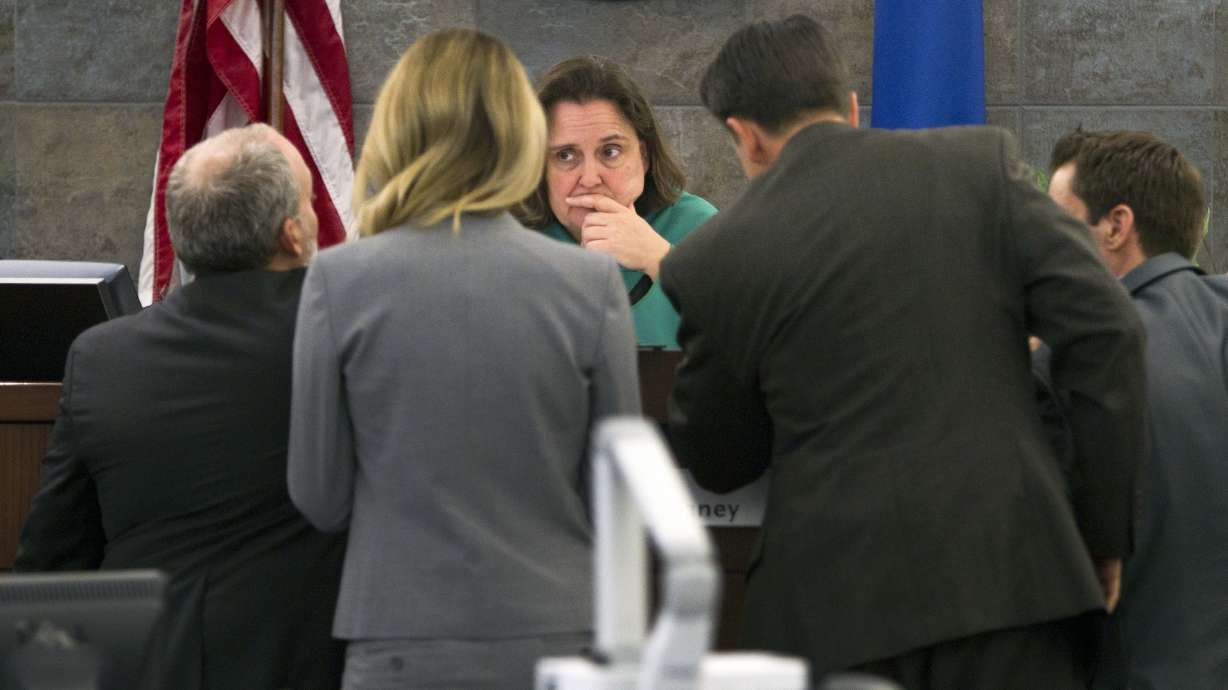 Defendant back on stand in Vegas dancer slaying