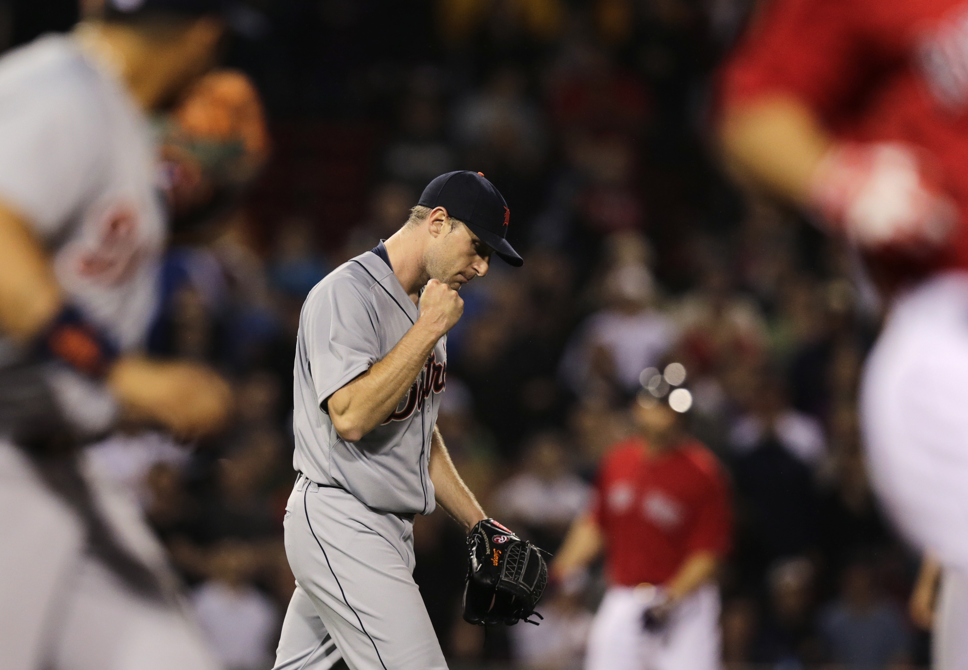 Scherzer pitches Tigers past Red Sox, Lester 1-0