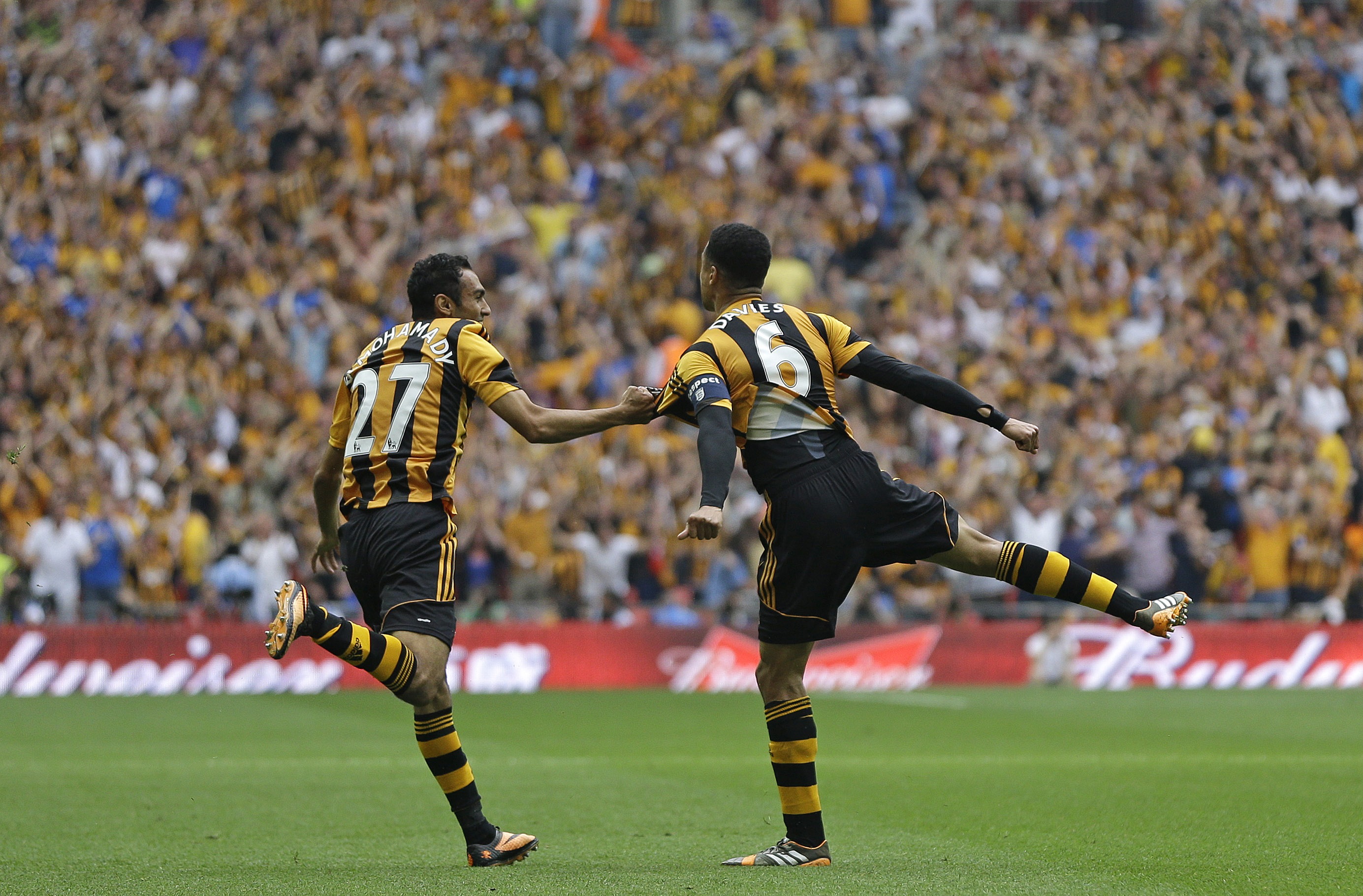 Arsenal ends 9-year title drought with FA Cup win