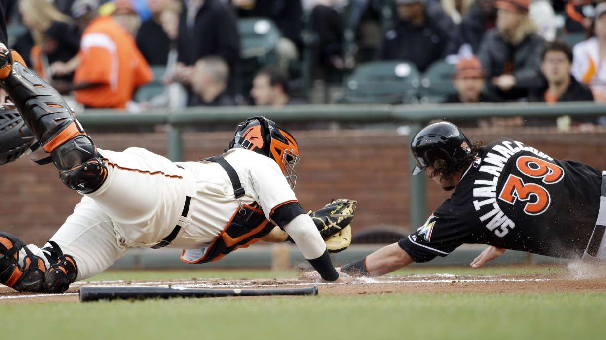 Brandon Hicks ruled out on replay as Giants lose