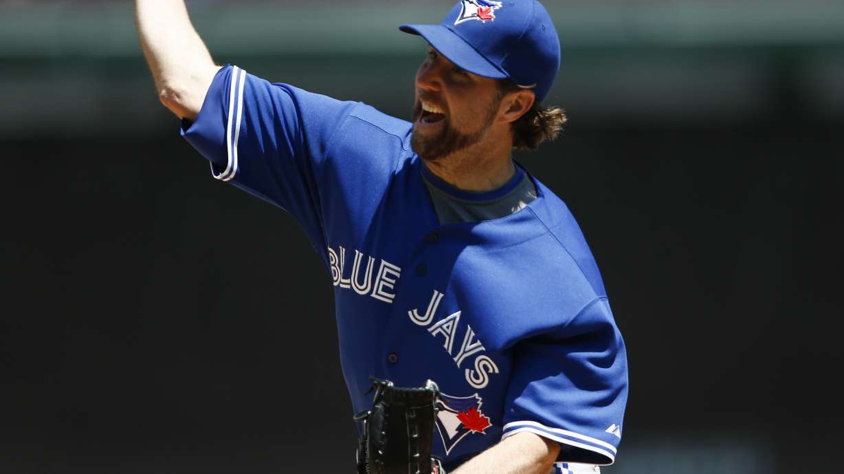 Dickey, Jays miss sweep in 6-2 loss to Rangers