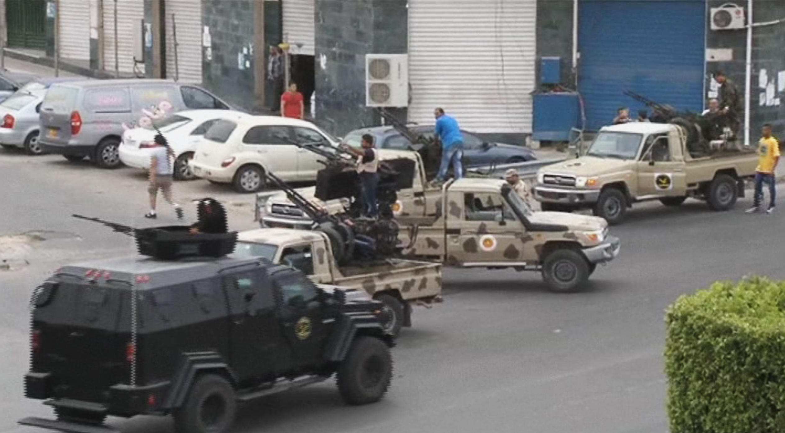 General's revolt threatens to new fight in Libya