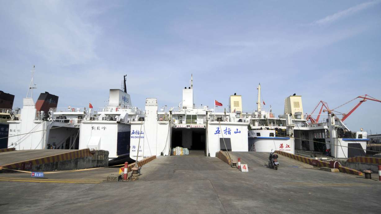 Chinese ships evacuate workers after Vietnam riots