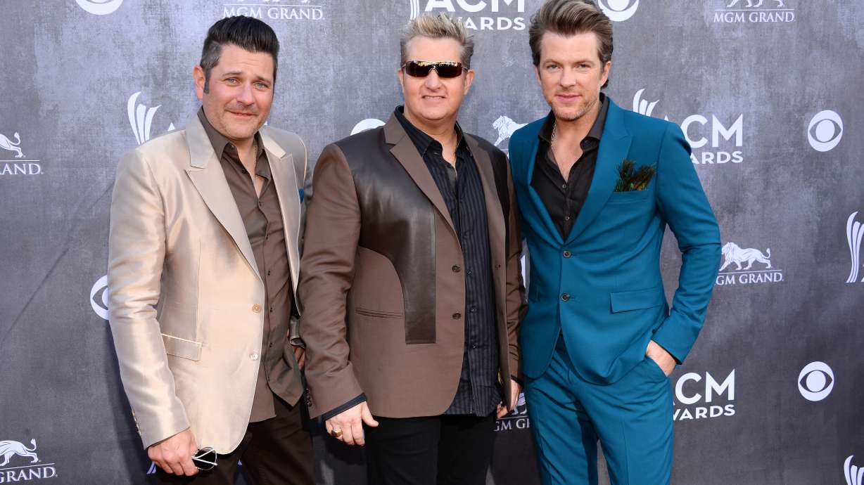 Rascal Flatts lip-syncs lip-syncing apology