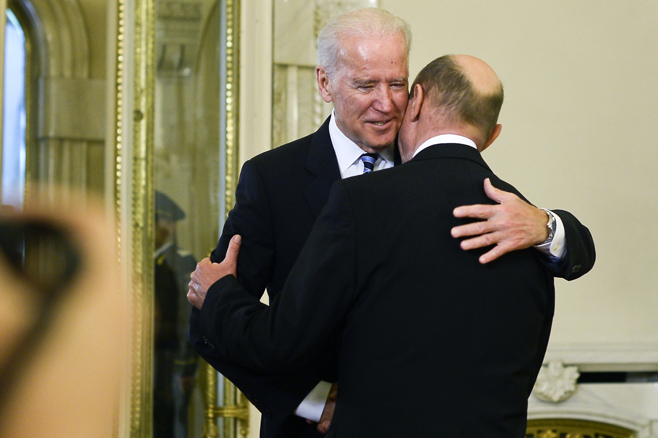 Biden: Punish Russia if it meddles in Ukraine