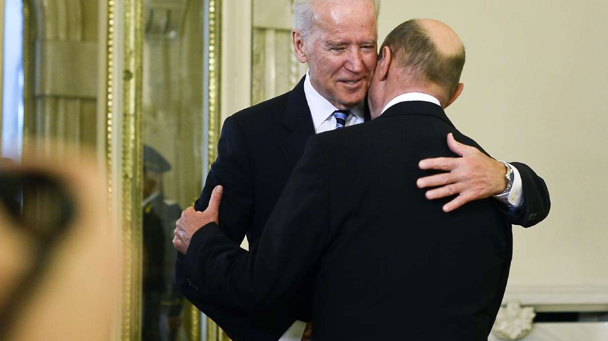 Biden: Punish Russia if it meddles in Ukraine