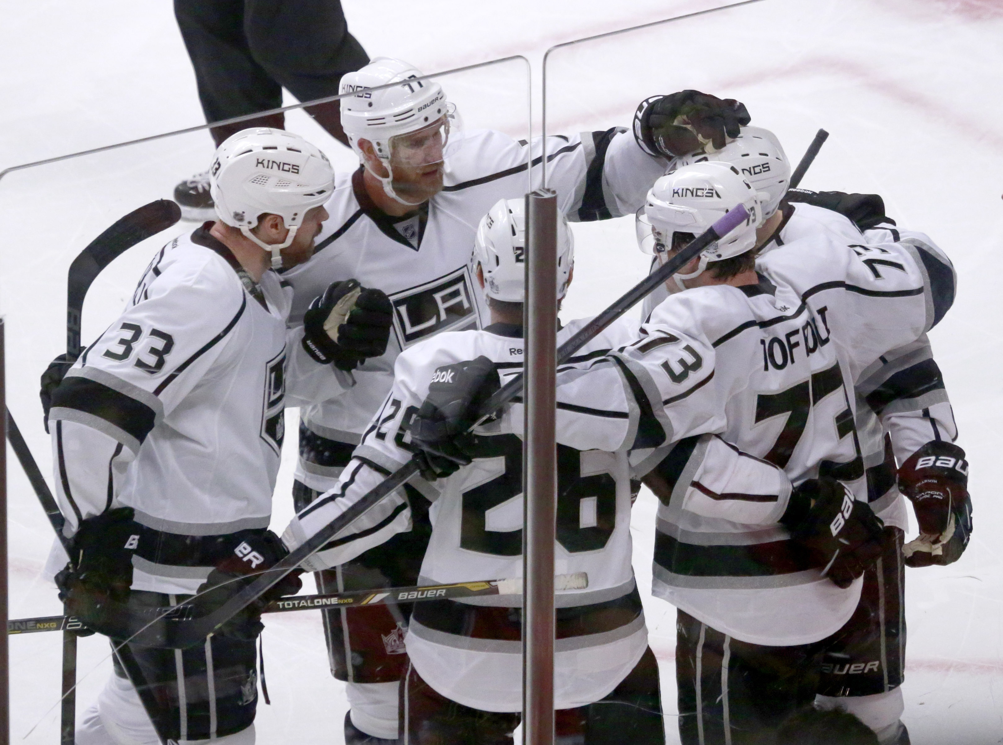 Kings rally past Blackhawks 6-2 in Game 2