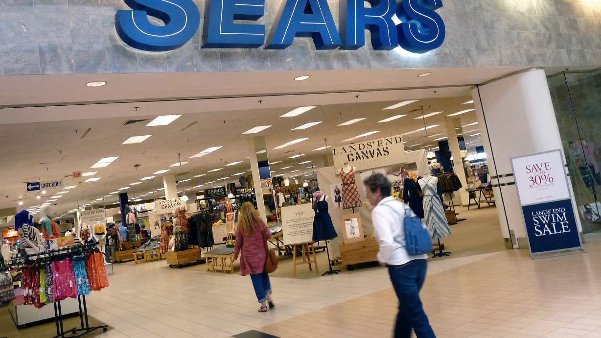 Sears 1Q loss widens, sales remain soft